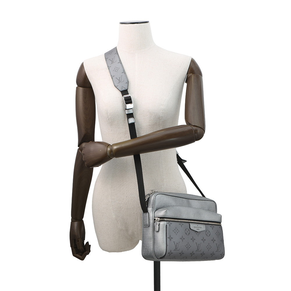 LOUIS VUITTON Outdoor messenger SilverM30830 Monogram Taiga Leather