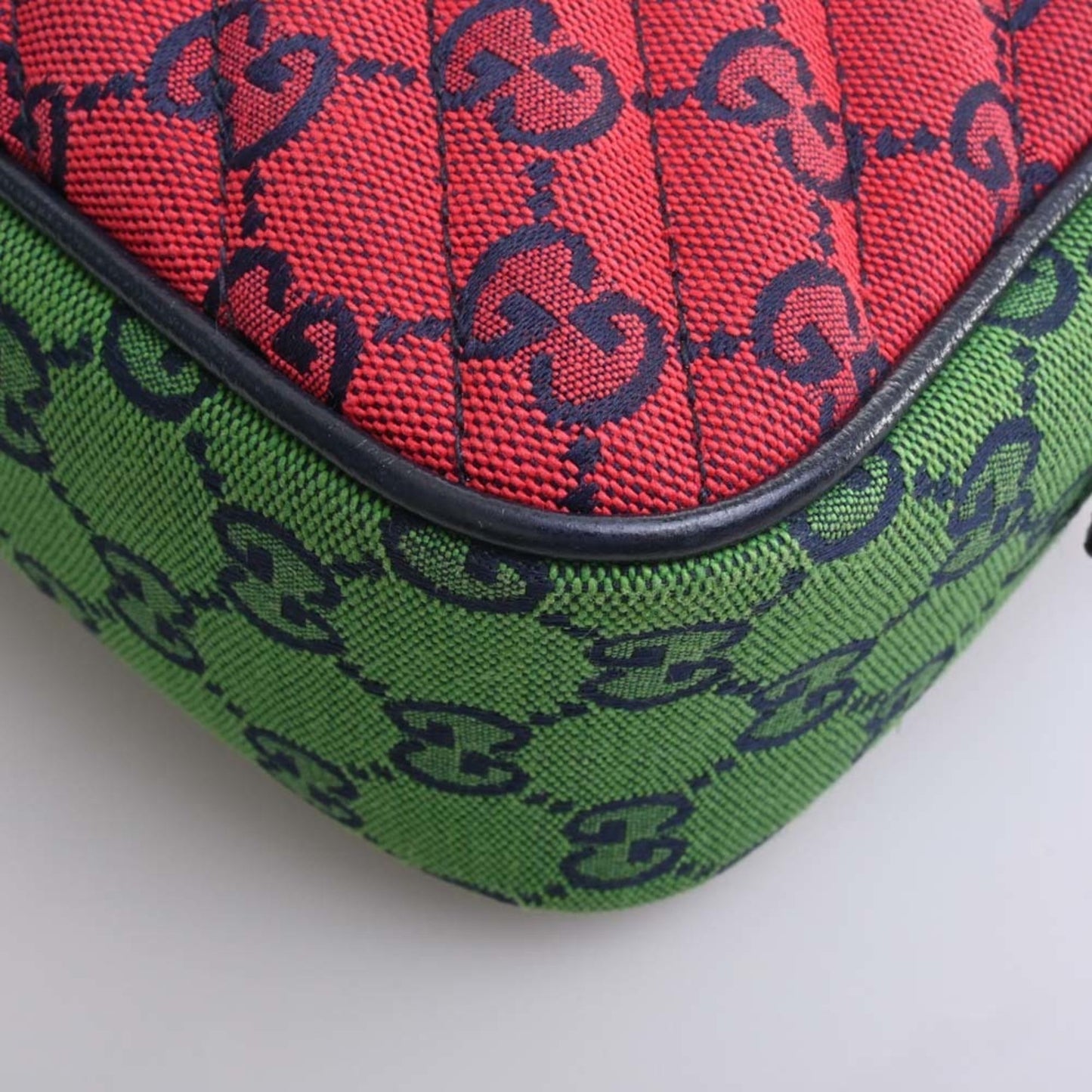Gucci Chain Leather Shoulder Bag