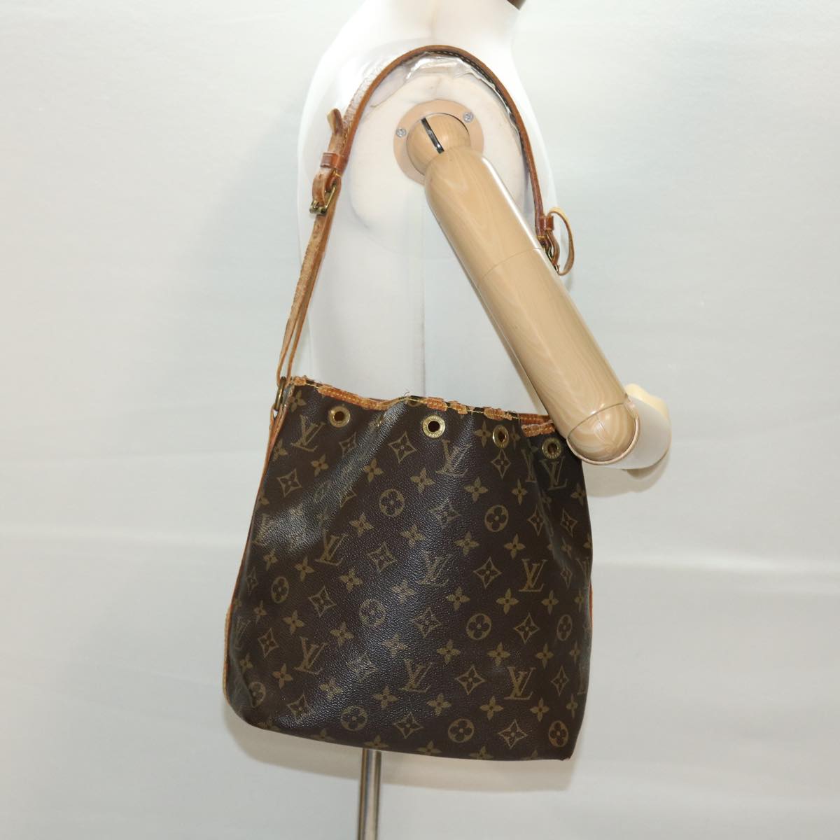 LOUIS VUITTON Monogram Petit Noe Shoulder Bag M42226 LV 40179