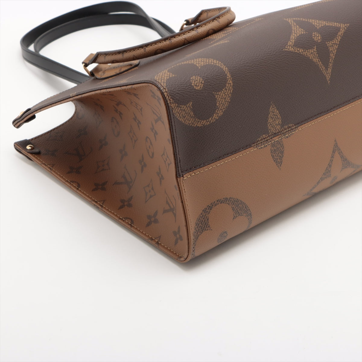 Louis Vuitton Giant Monogram Reversee On The Gor MM M45321