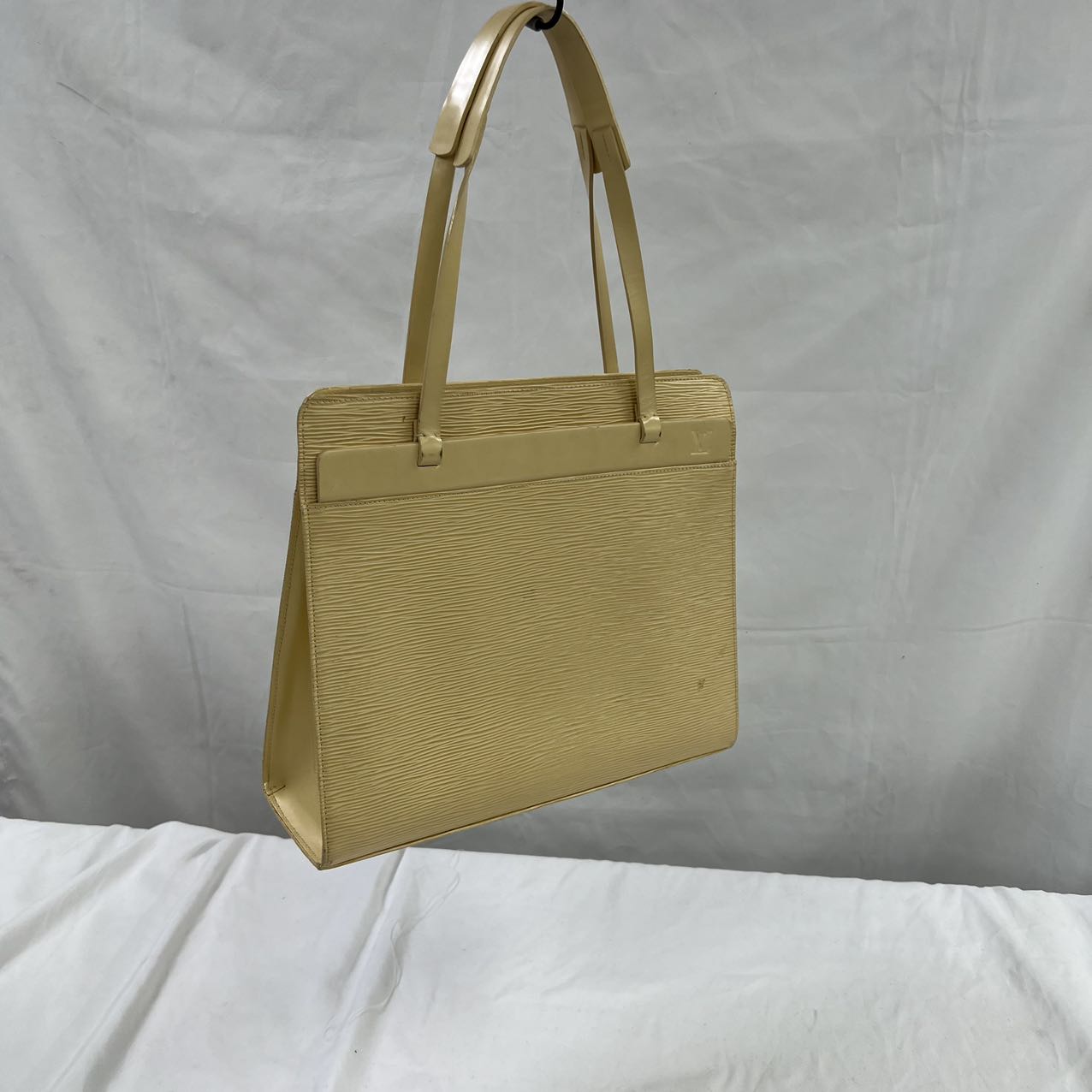 LOUIS VUITTONEpi Croisette Bag
