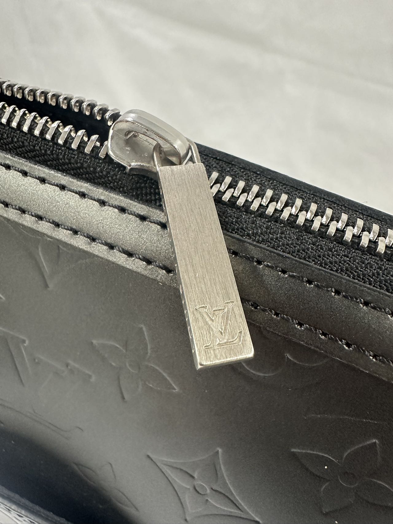LOUIS VUITTONMonogram Mat Sutter Bag