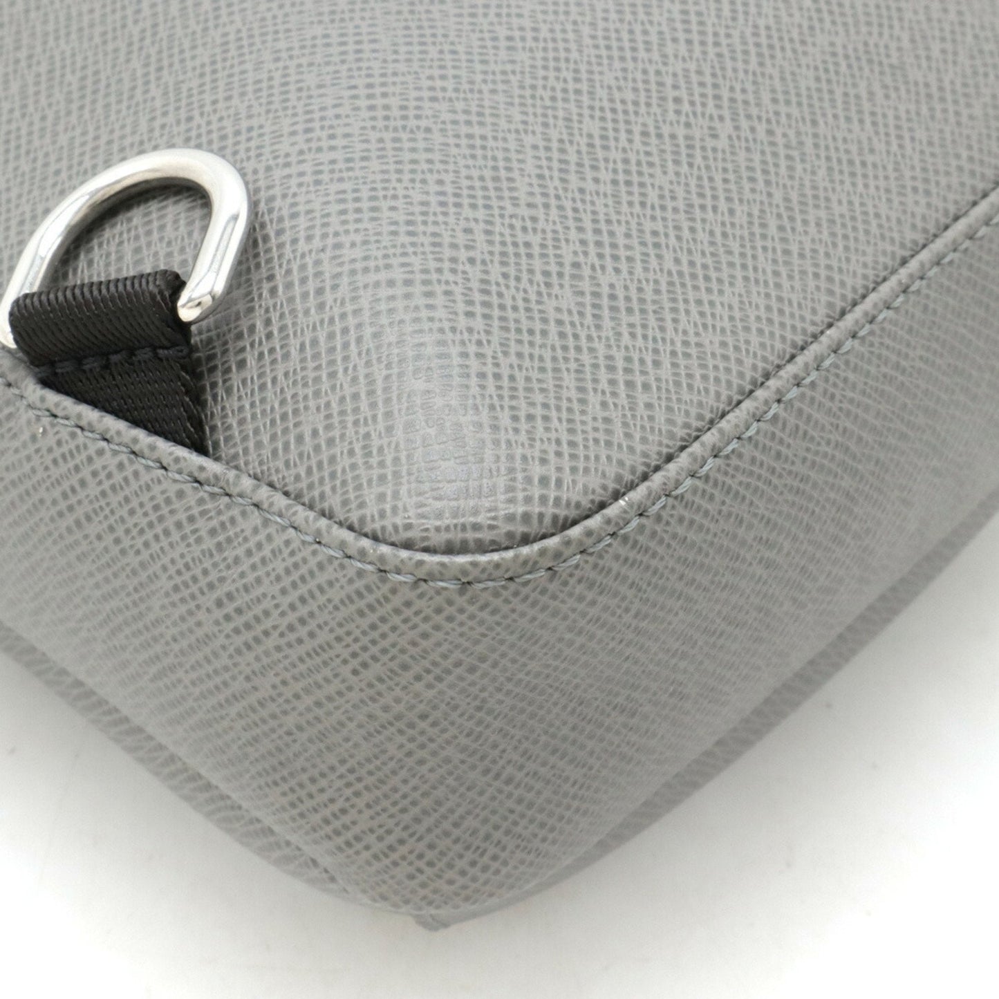 Louis Vuitton Taiga Taiga Leather Shoulder Bag Sling Bag