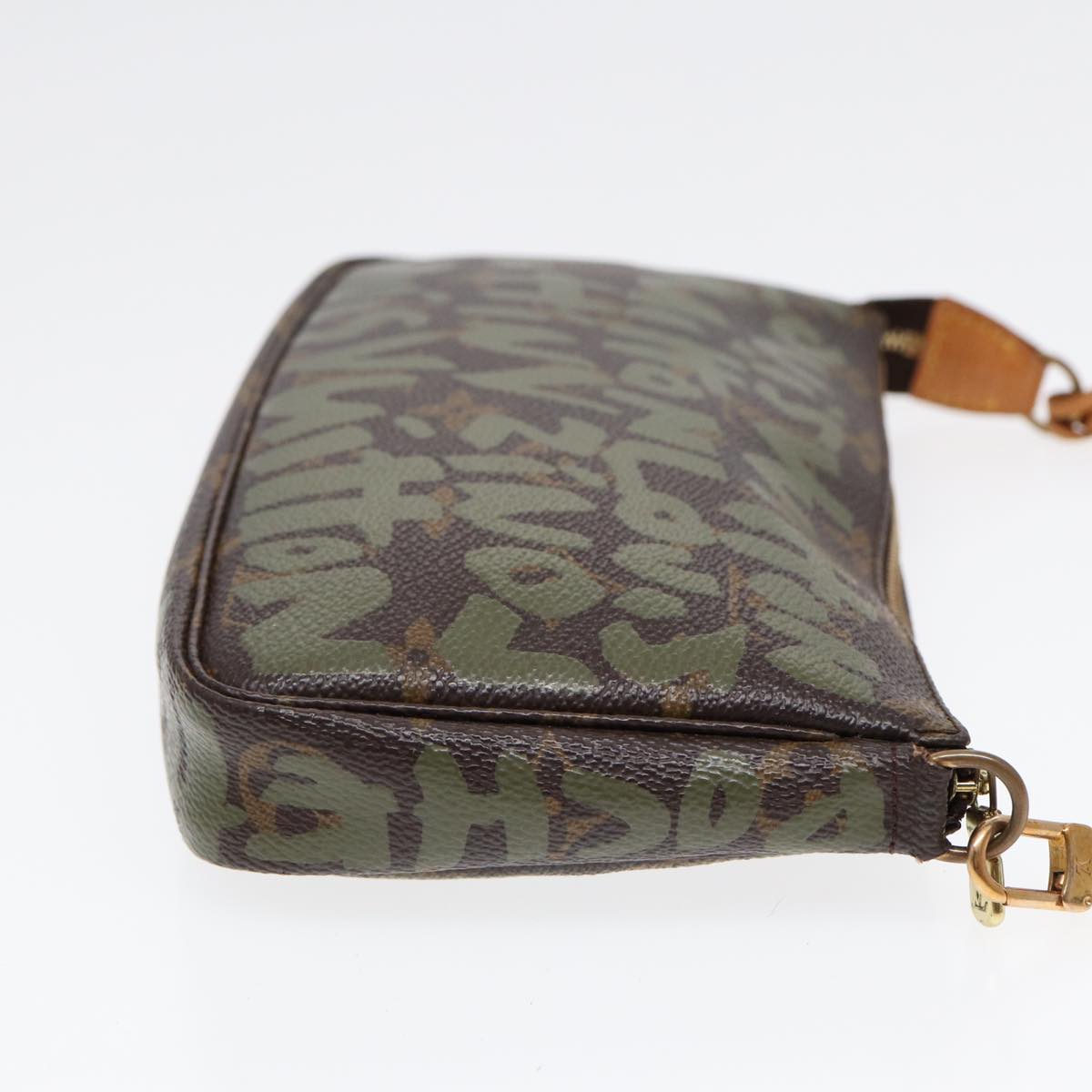 LOUIS VUITTON Monogram Graffiti Pochette Accessoires Green LV Auth Clutch