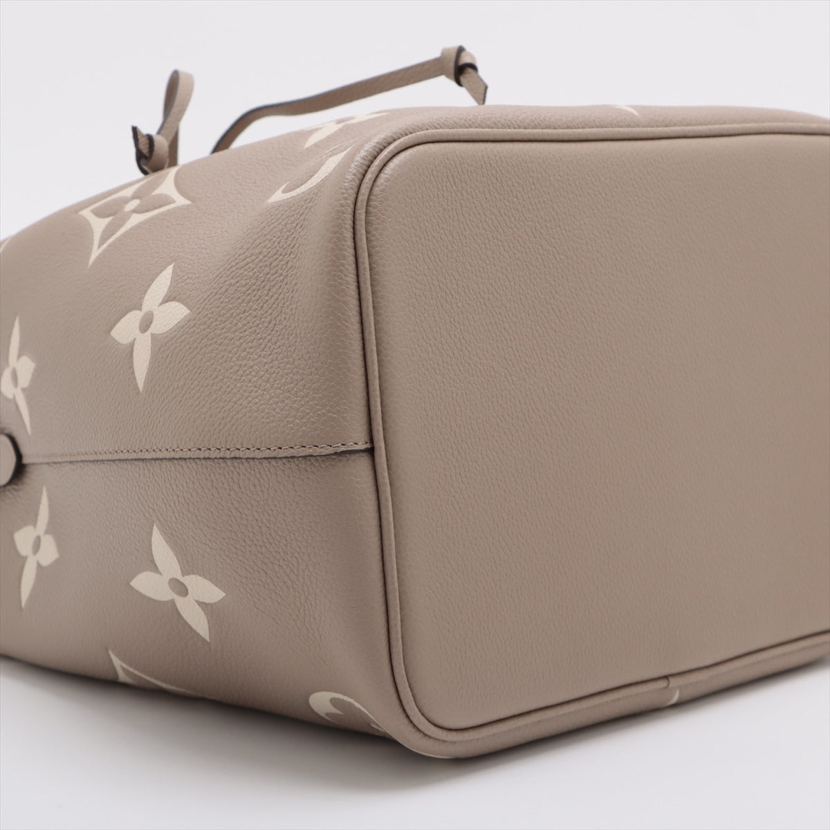Louis Vuitton Tourterelle Bicolour Monogram Empreinte Leather NeoNoe MM Rented Out