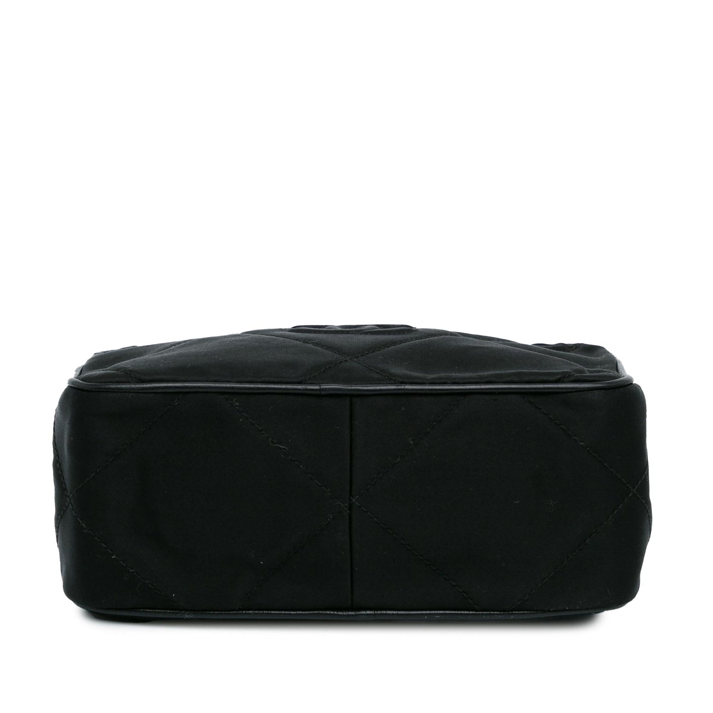 Chanel CC Matelasse Tassel Camera Bag (SHG-w2rli7)