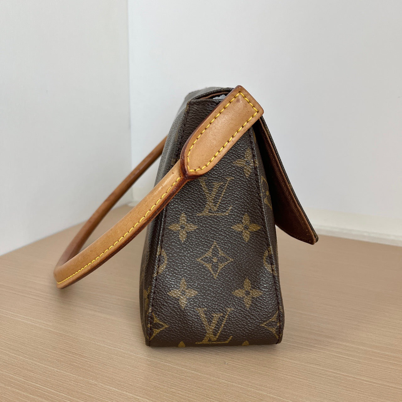 LOUIS VUITTONShoulder Bag