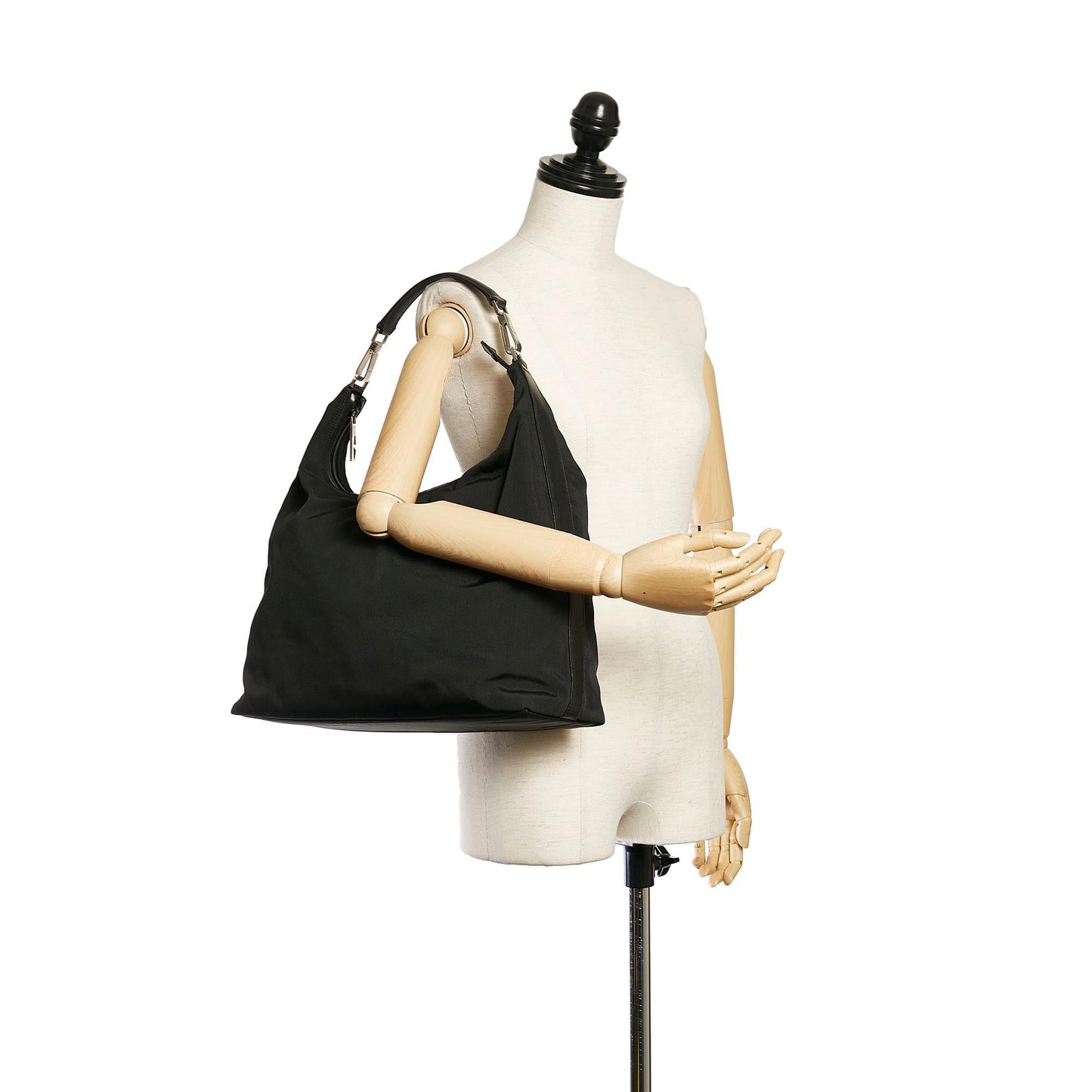 Gucci Nylon Shoulder Bag (SHG-29187)
