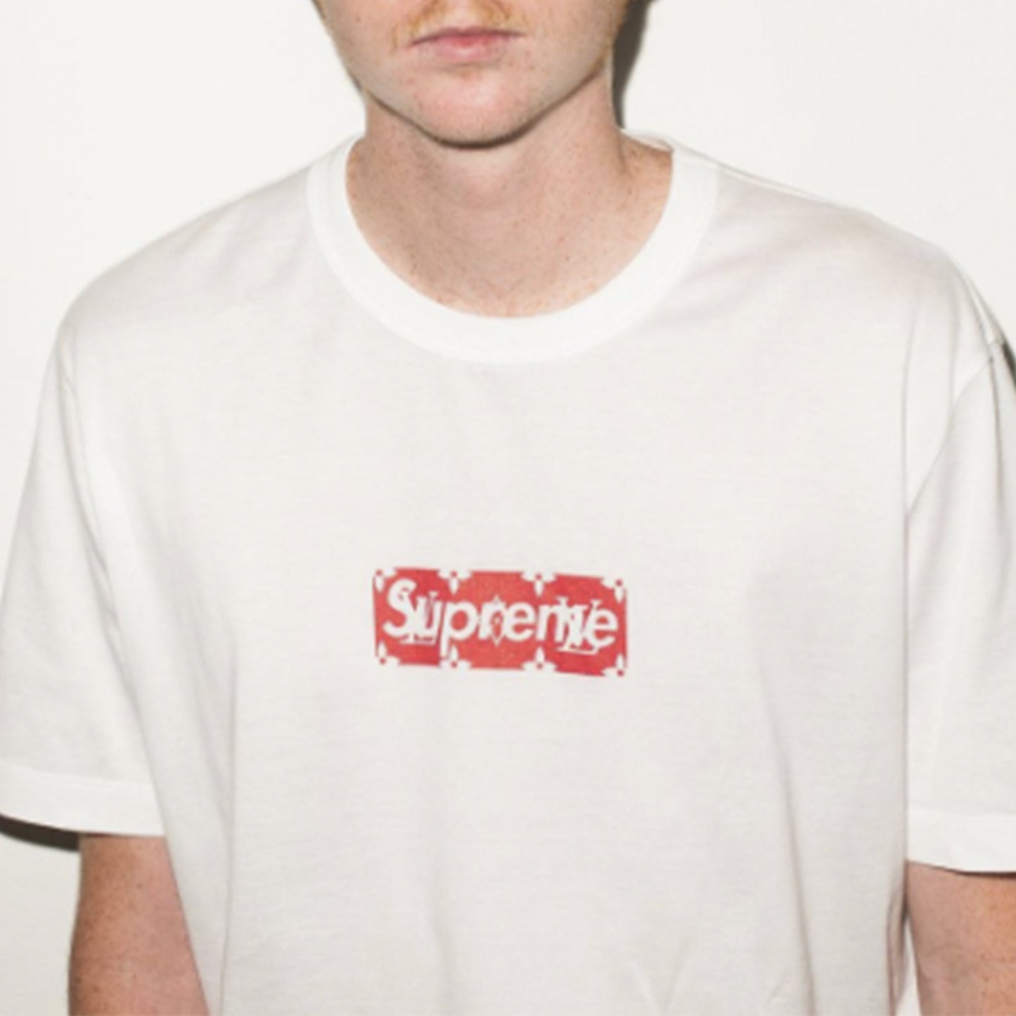 Louis Vuitton | Supreme T-shirt | White Crossbody