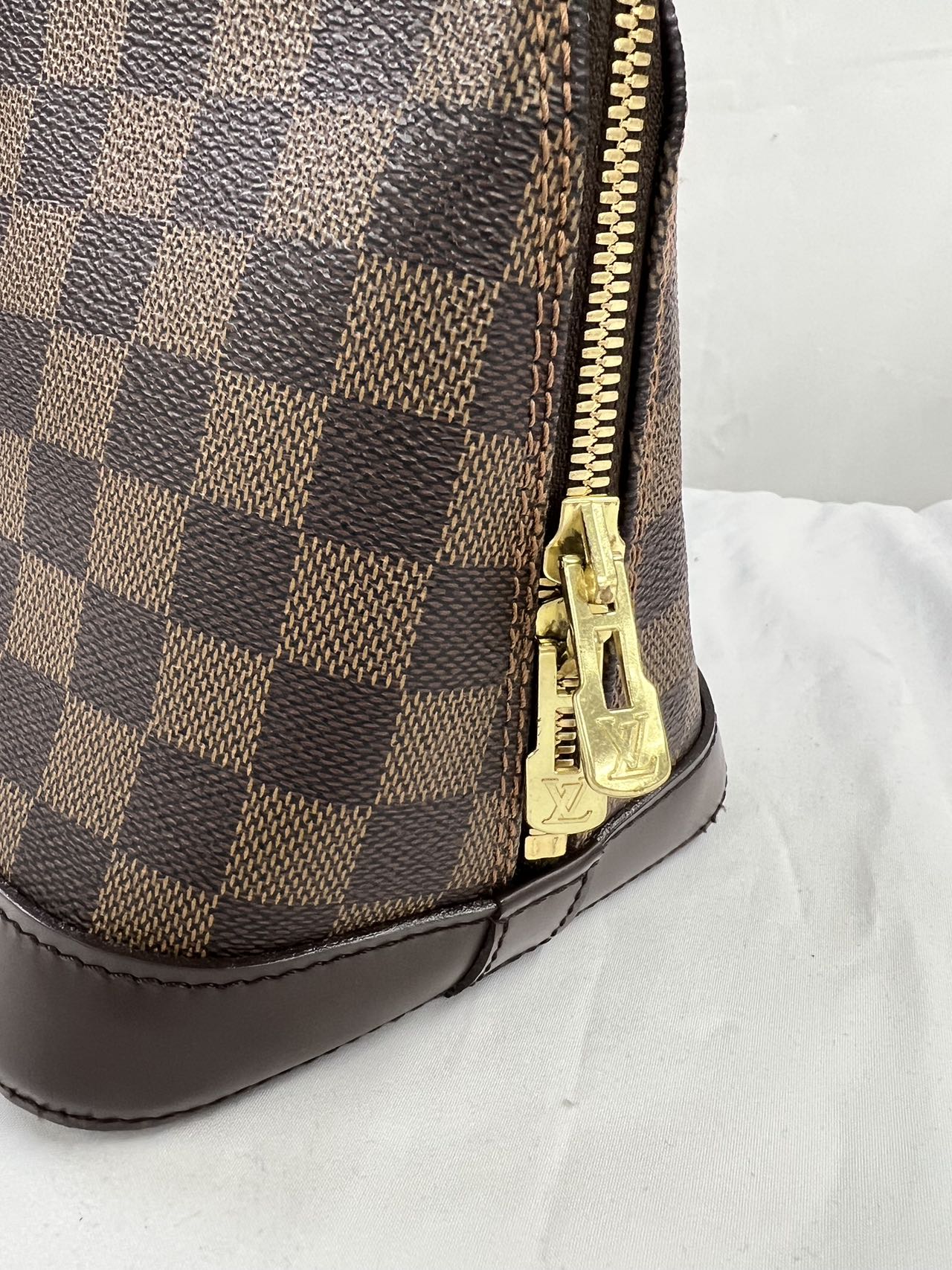 LOUIS VUITTONArma Ebene Damier Bag