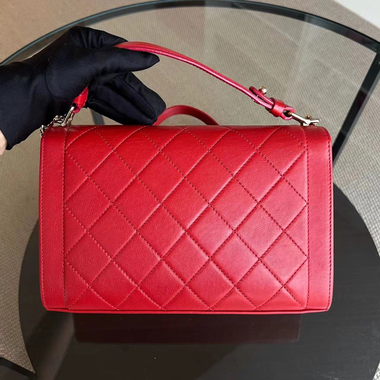 Chanel Medium Label Click Flap Quilted Grained Calfskin Red Golden Hardware Series 24
