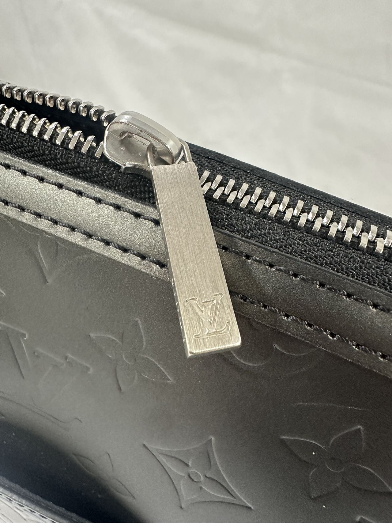 LOUIS VUITTONMonogram Mat Sutter Bag