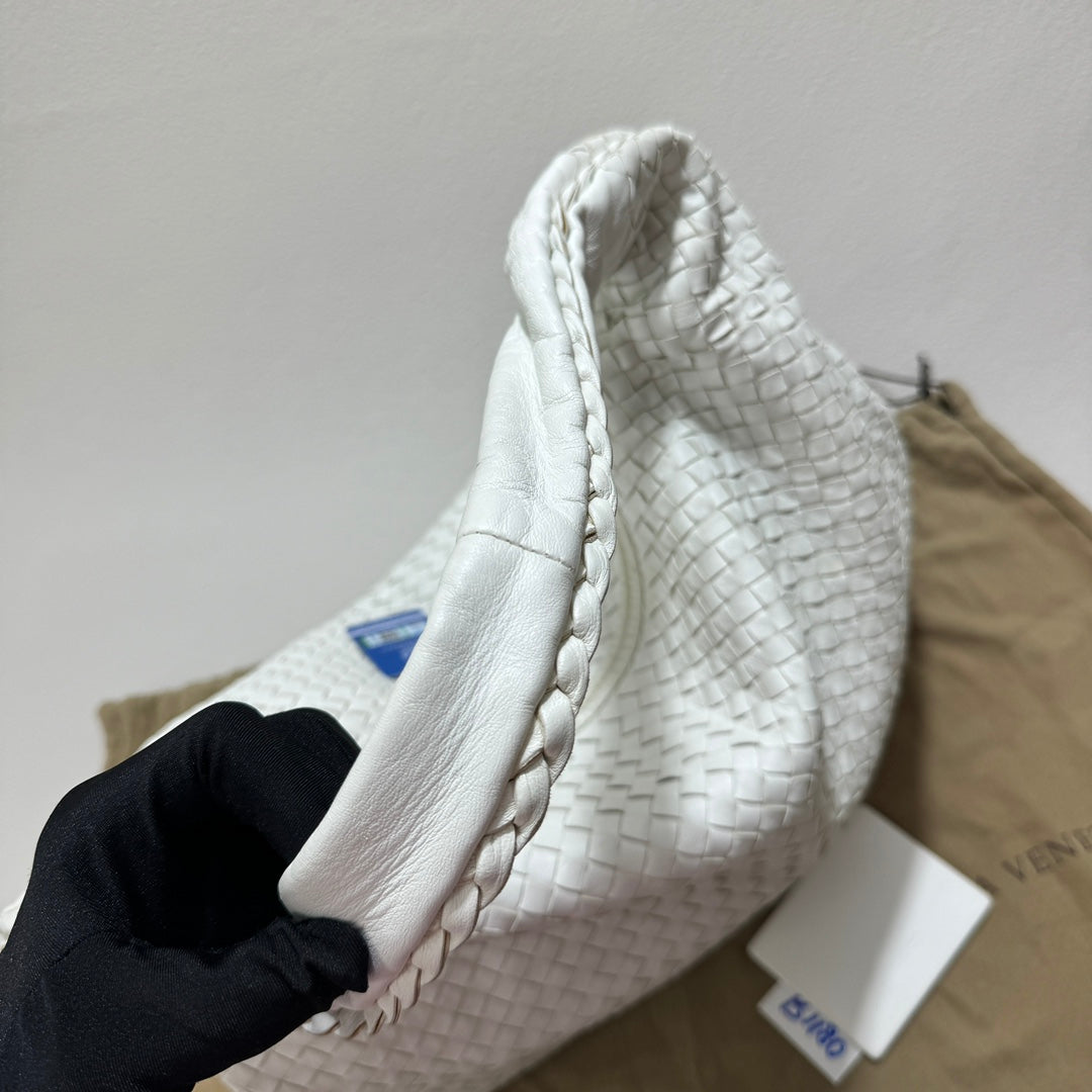 Bottega Veneta Hobo Bag Large Leather Chalk White 51cm