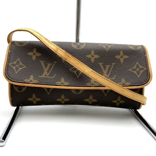 Louis Vuitton Monogram Canvas Pochette Shoulder Bag