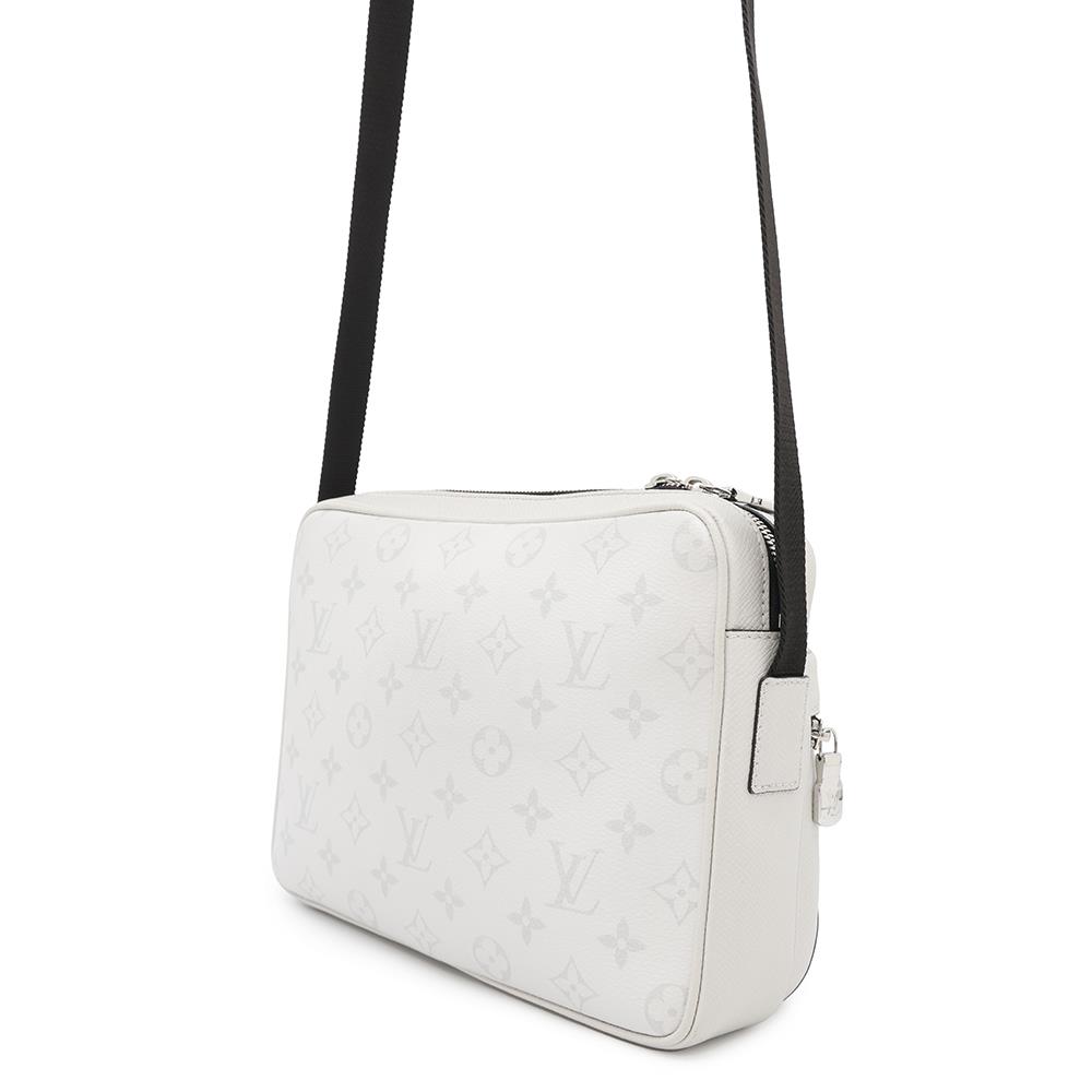 LOUIS VUITTON Outdoor Messenger Taigarama BlancM30873 Monogram Taiga Leather