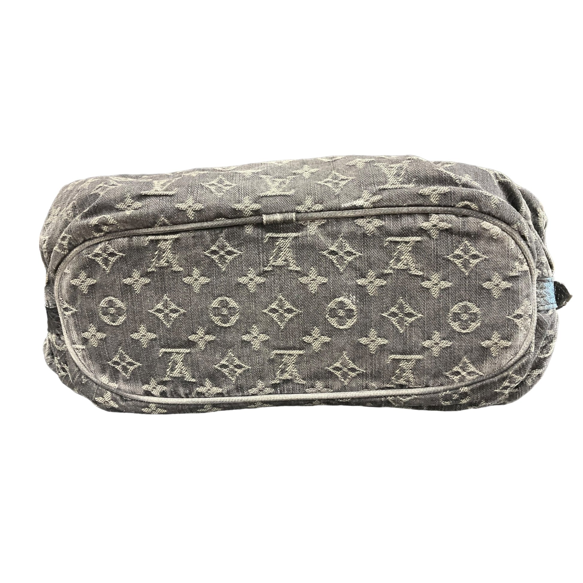 HandBag Luxury Designer By Louis Vuitton Size: Large