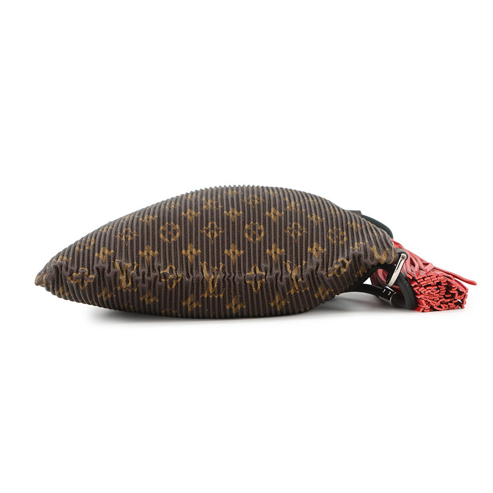 LOUIS VUITTON Pouch Explorer Noir RedM62232 Monogram