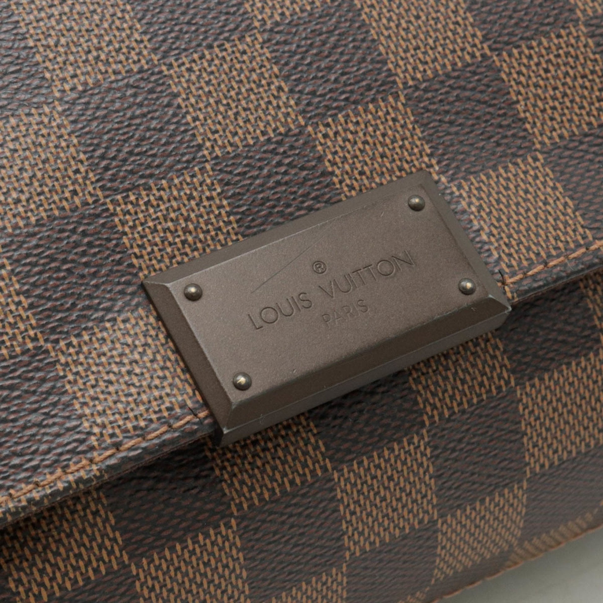 LOUIS VUITTON District Shoulder Bag