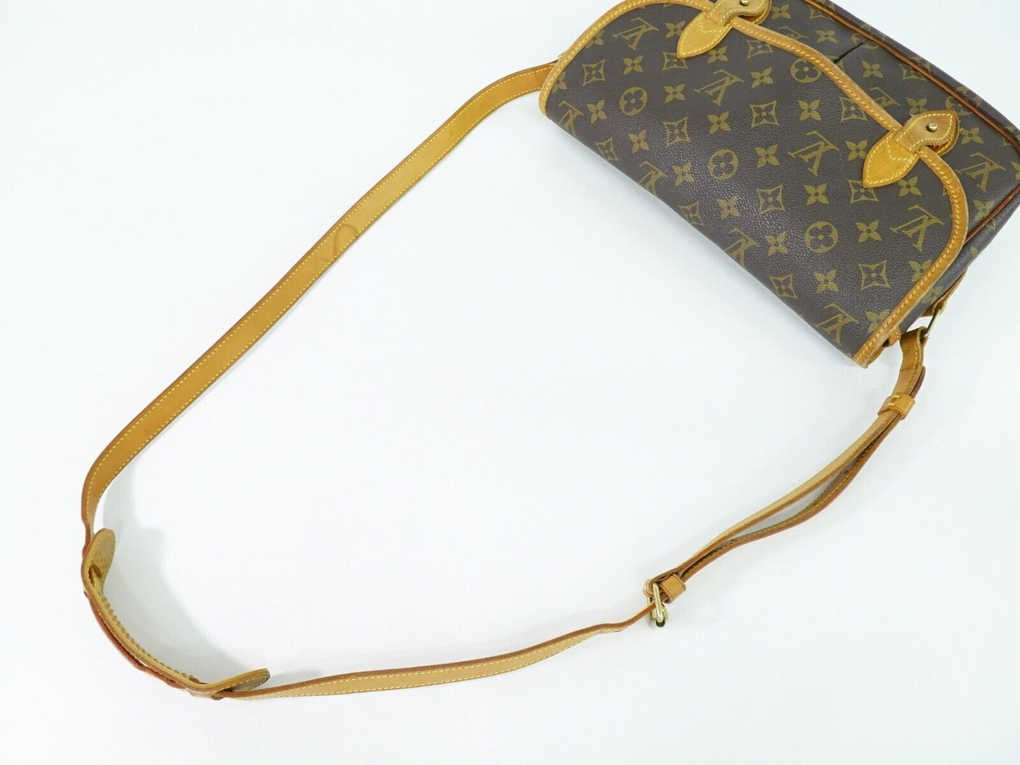 LOUIS VUITTON Gibeciere Handbag