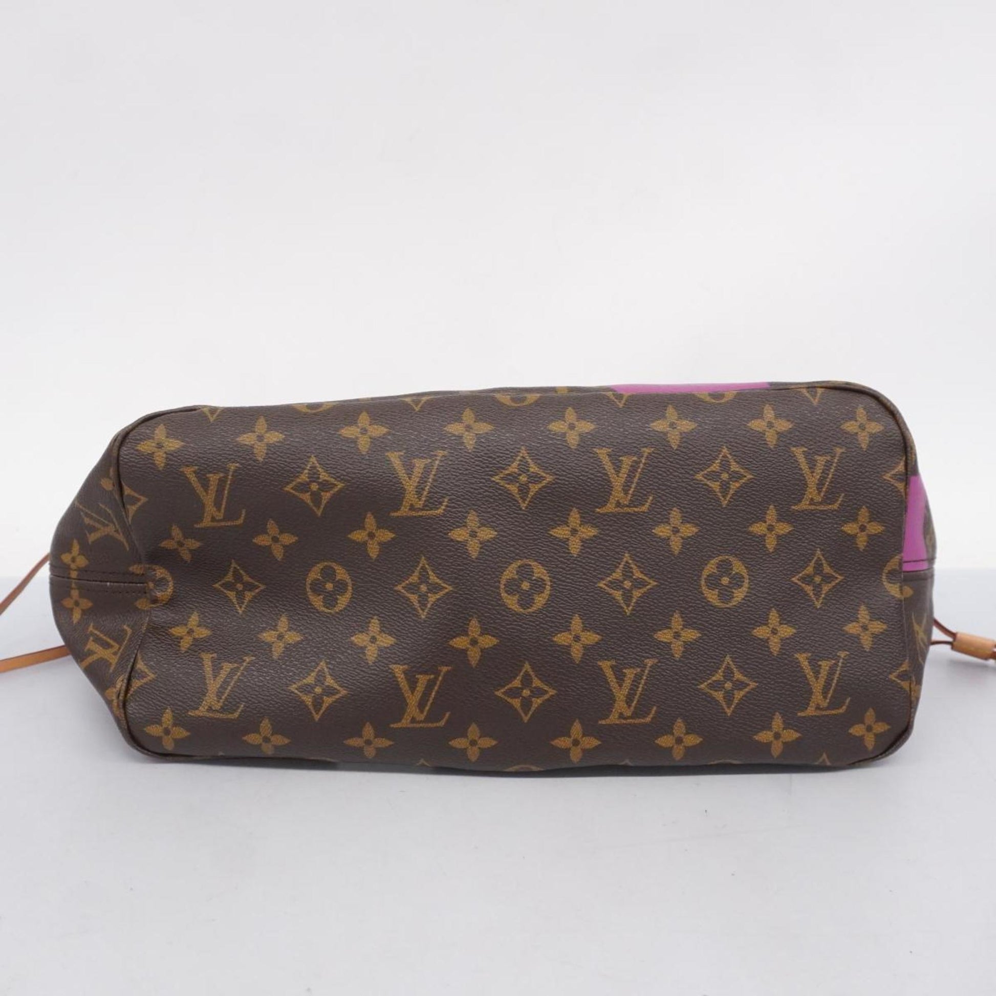 LOUIS VUITTON Neverfull MM Tote