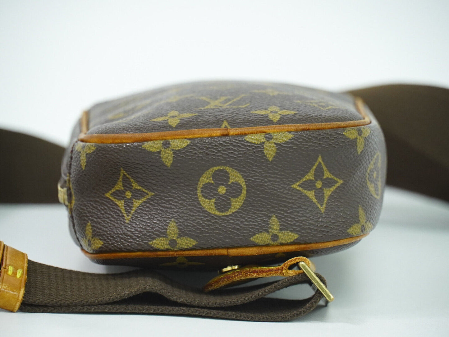 LOUIS VUITTON Gange Clutch Bag