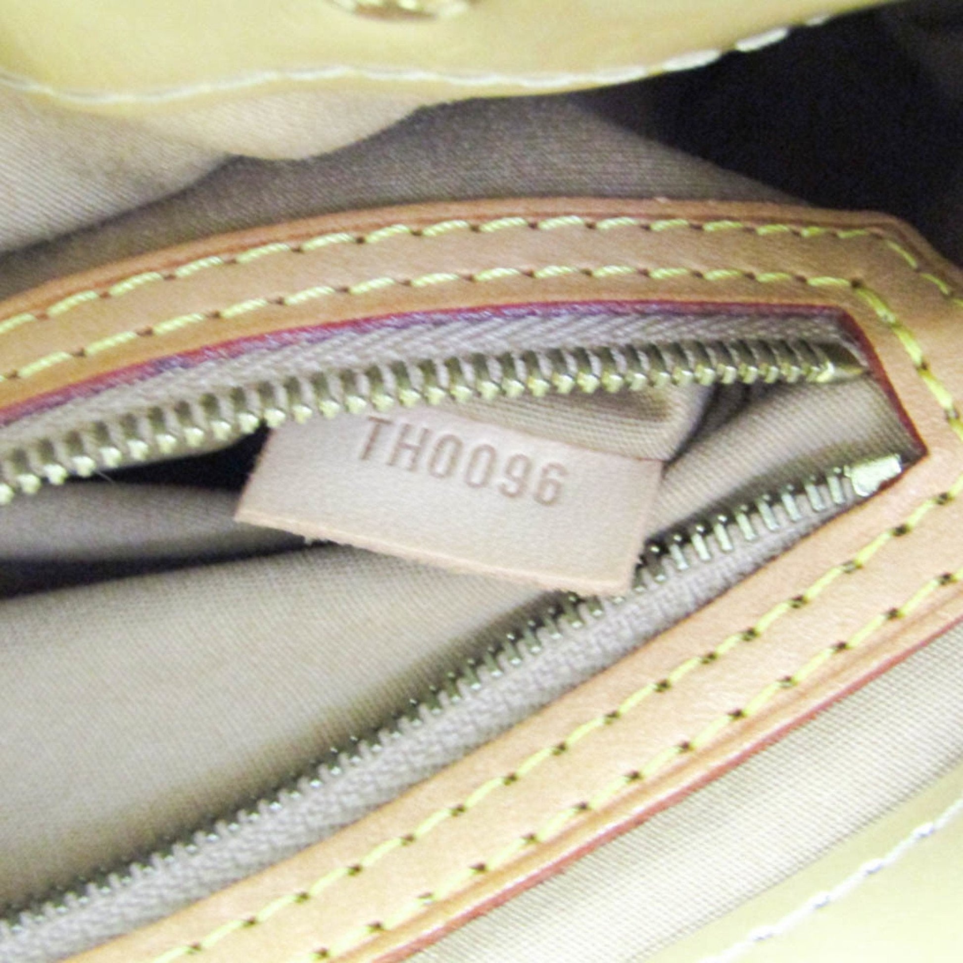LOUIS VUITTON Reade Handbag