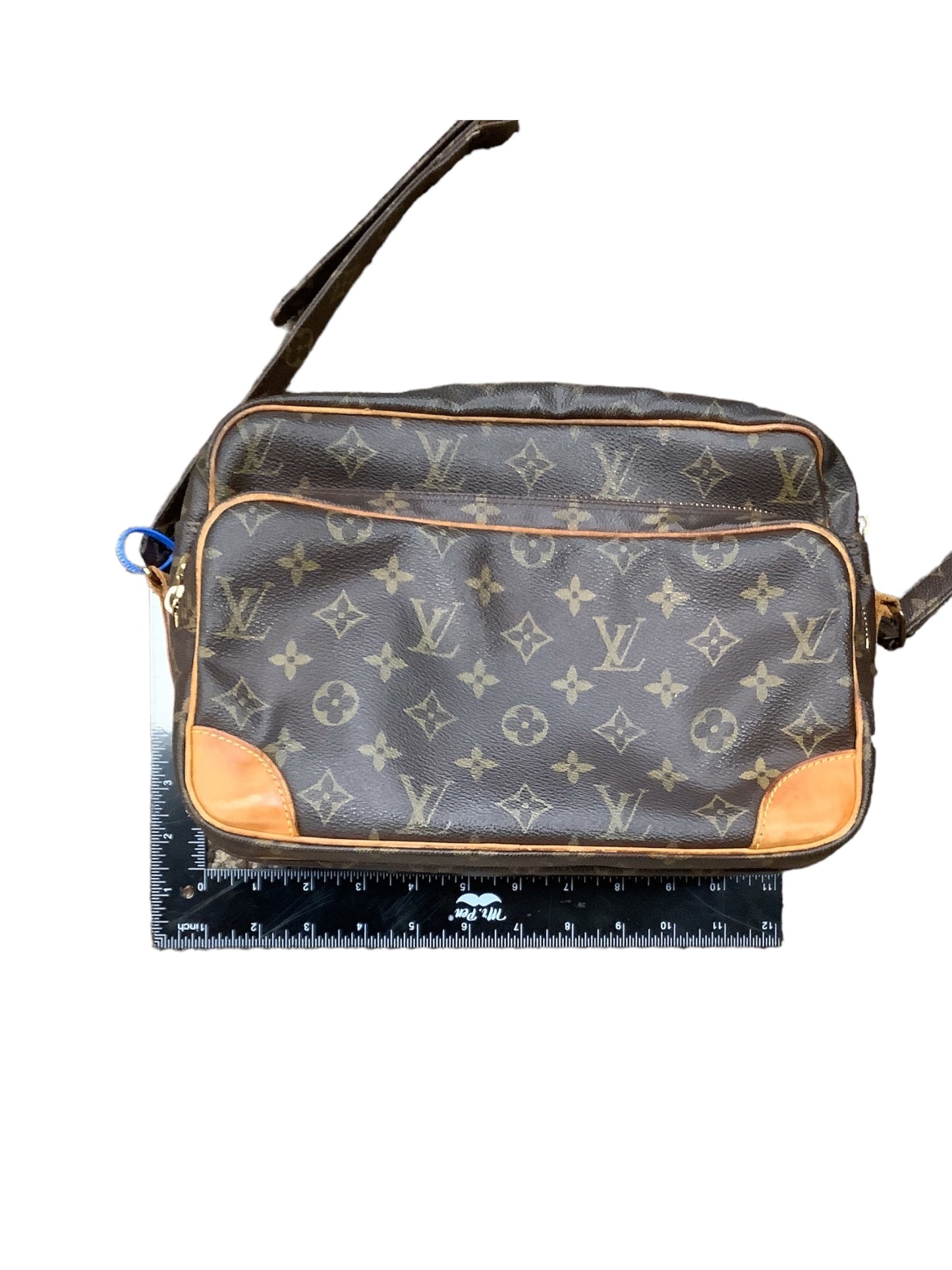 Crossbody Luxury Designer By Louis Vuitton Size: Medium