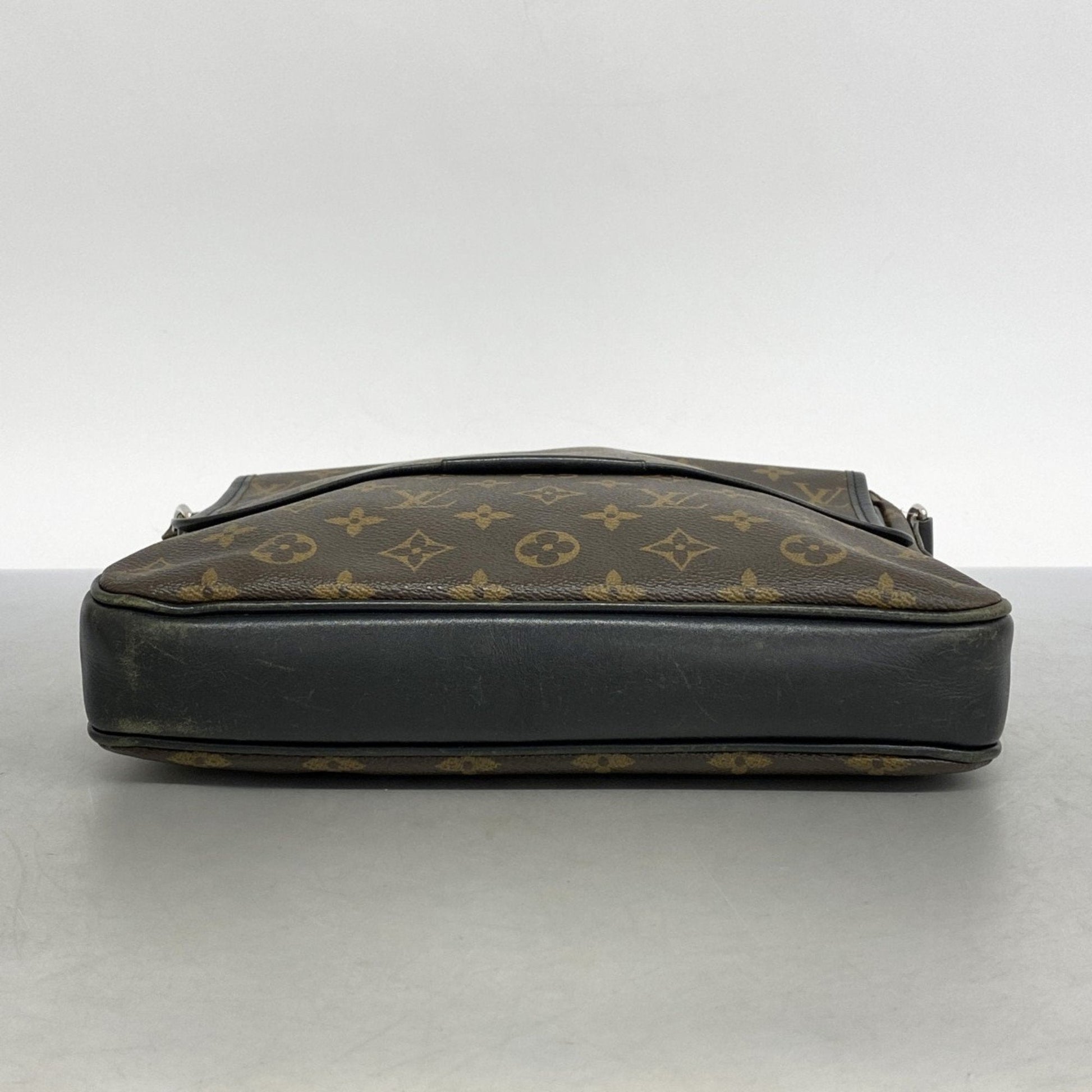 Louis Vuitton Noir Shoulder Bag
