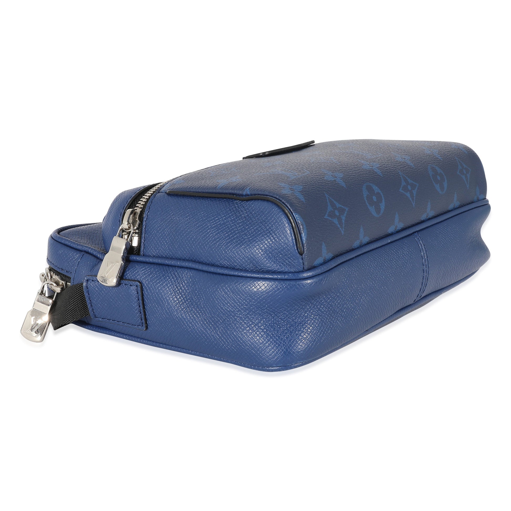 Louis Vuitton Cobalt Taiga Monogram Outdoor Messenger