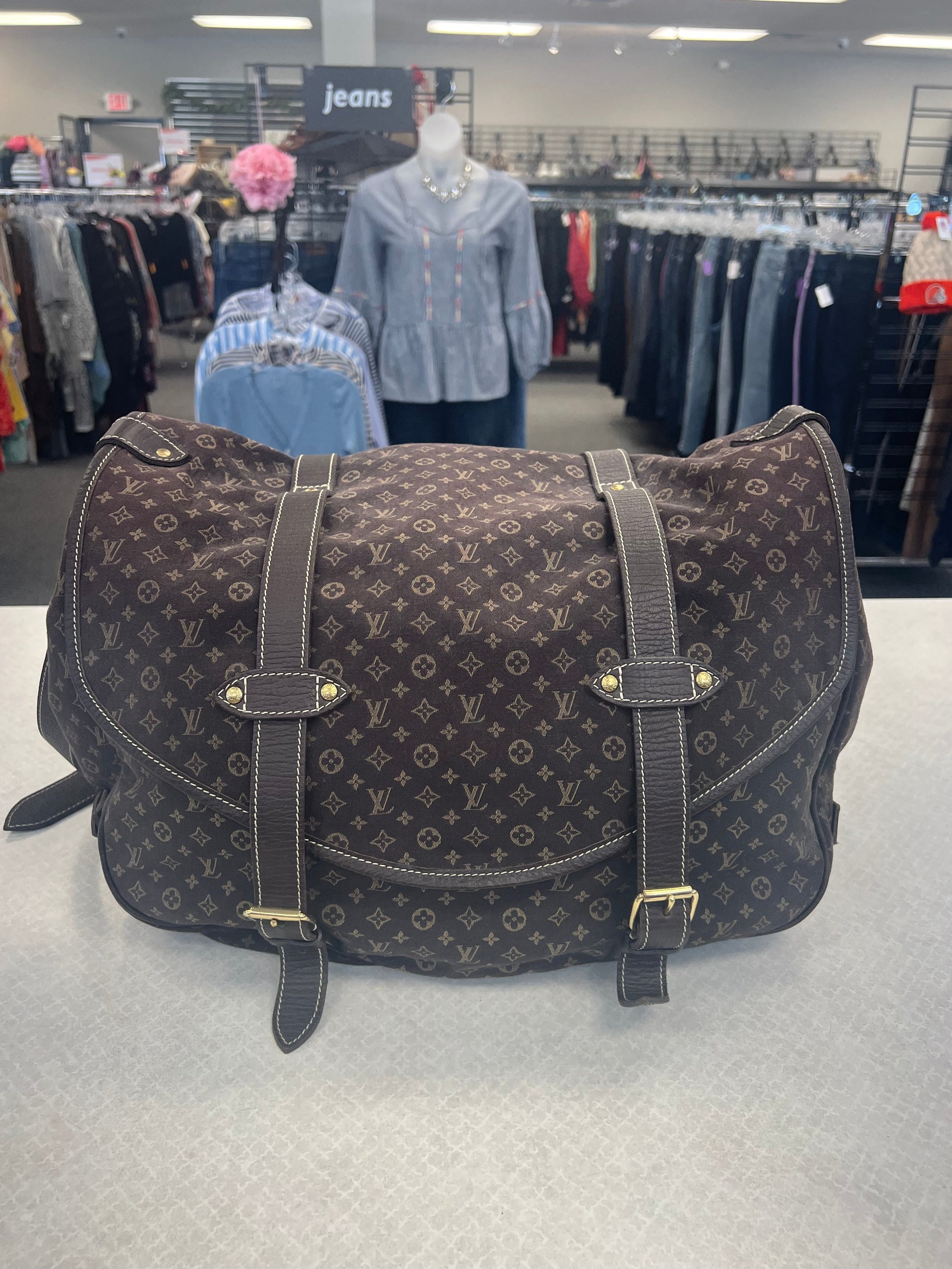 HandBag Luxury Designer By Louis Vuitton Size: Large