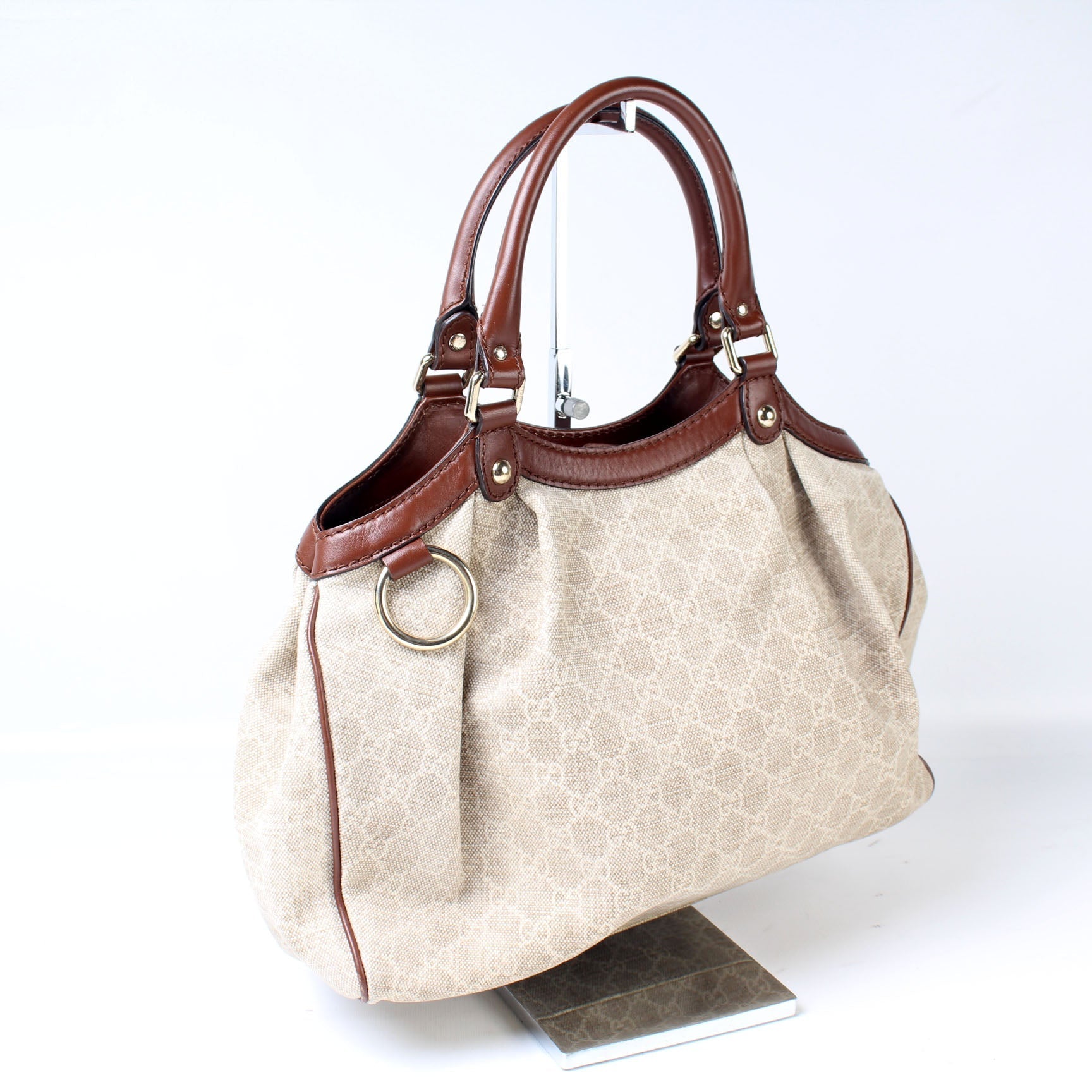 Gucci 211944 Sukey GG Canvas Medium Bag