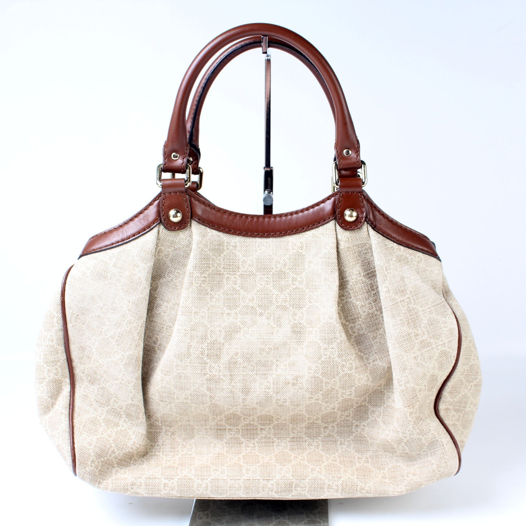 Gucci 211944 Sukey GG Canvas Medium Bag