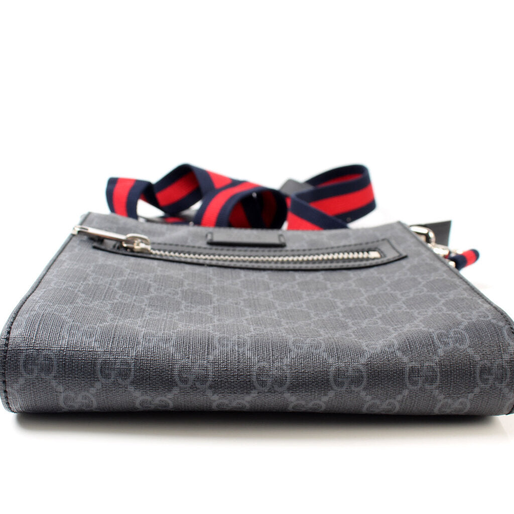 Gucci 523599 GG Supreme Messenger Bag