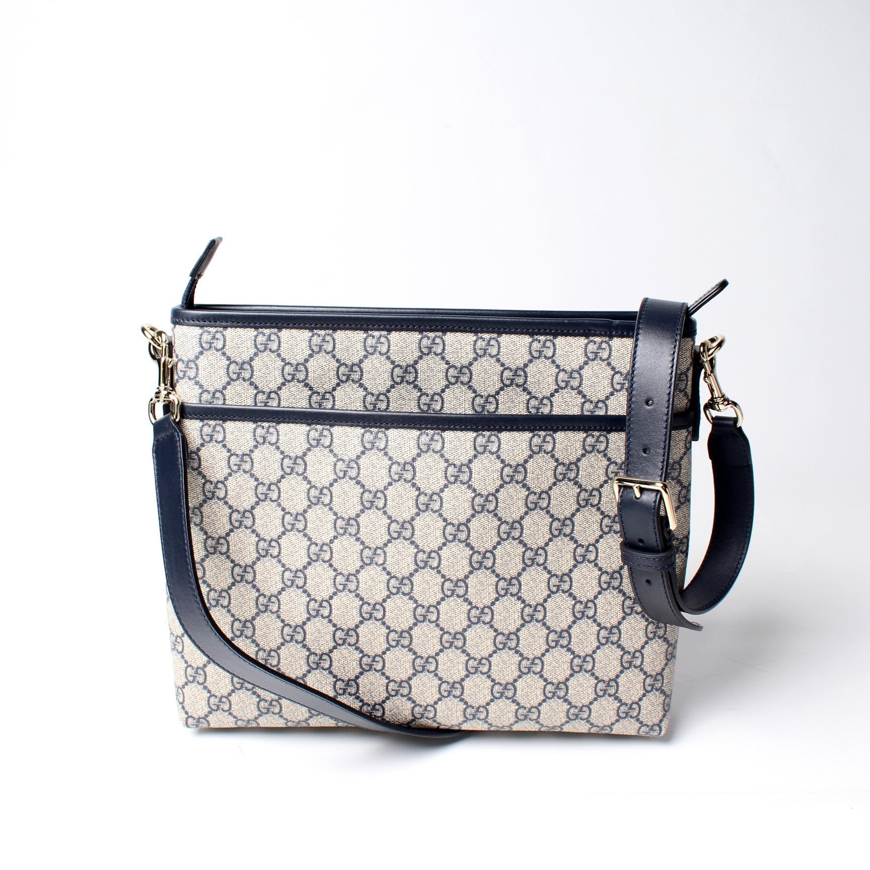 Gucci 388924 GG Supreme Crossbody Bag