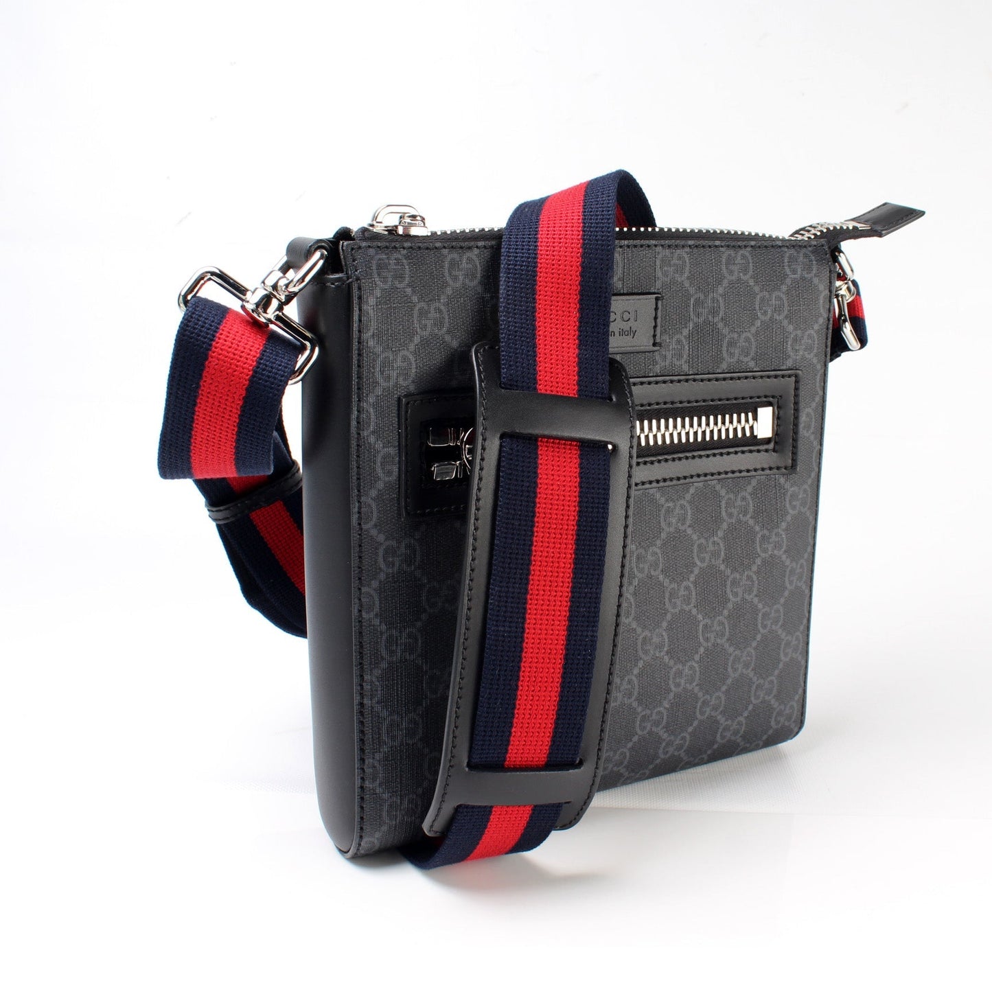 Gucci 523599 GG Supreme Messenger Bag