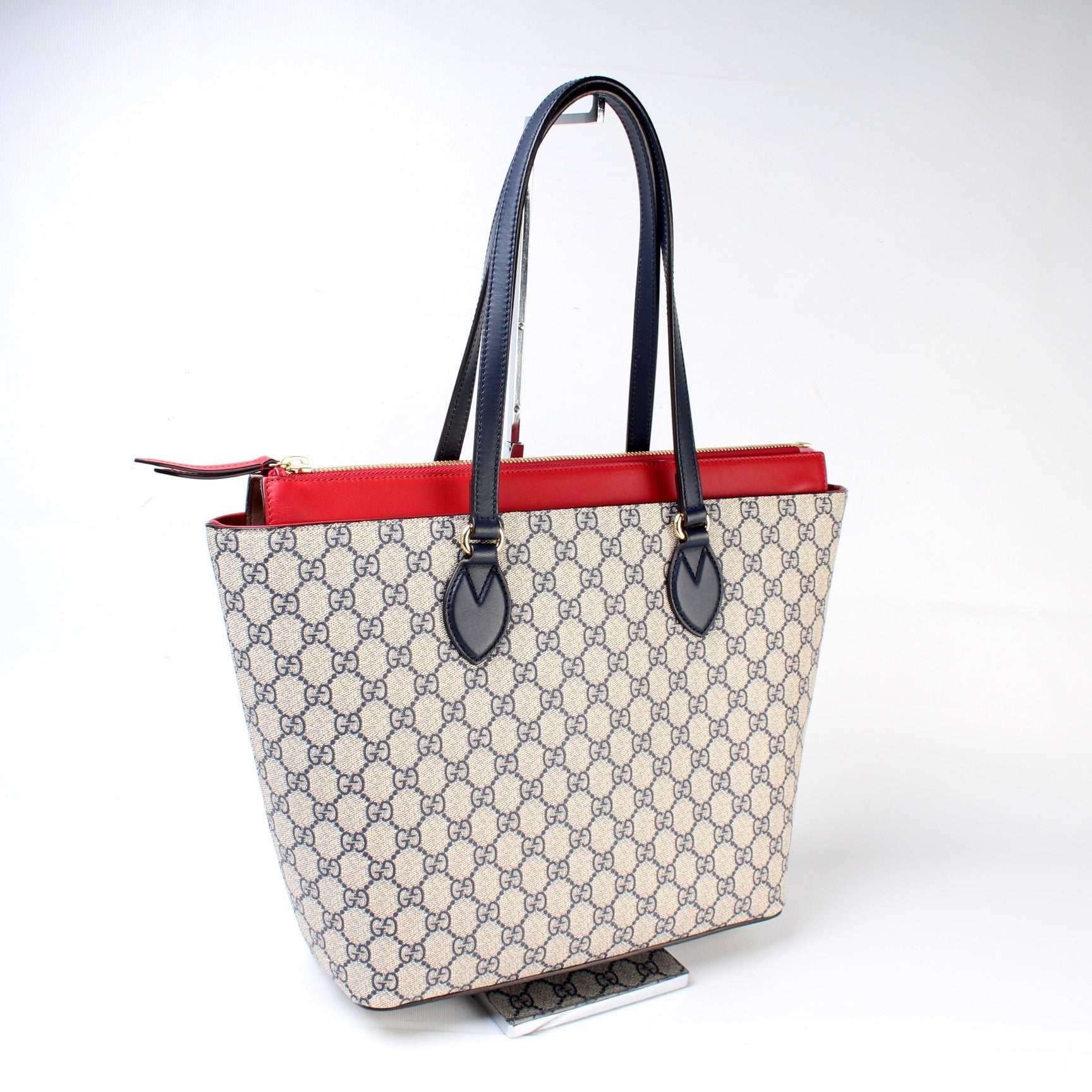 Gucci 415721 GG Supreme Tote Bag