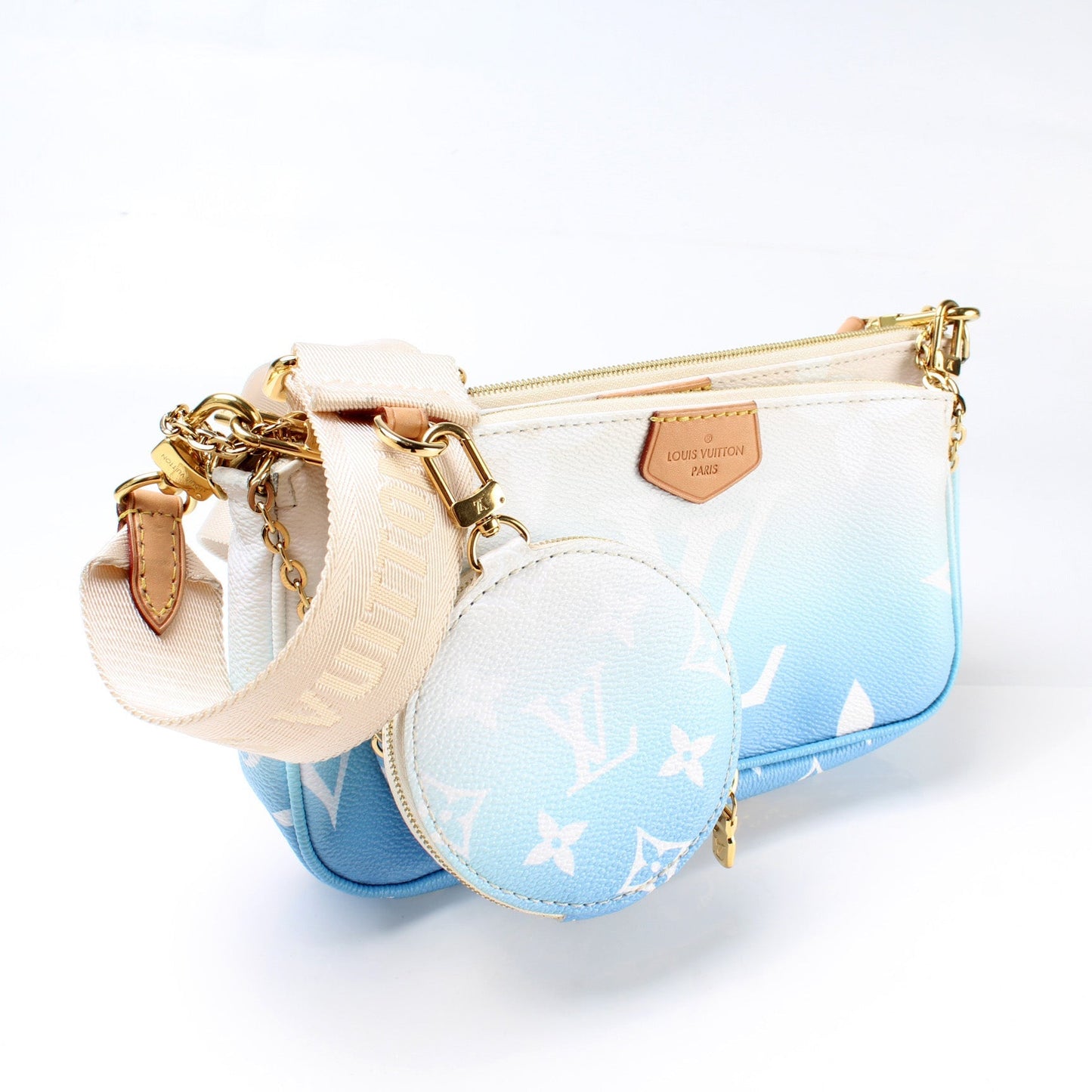  Louis Vuitton Multipochette By The Pool