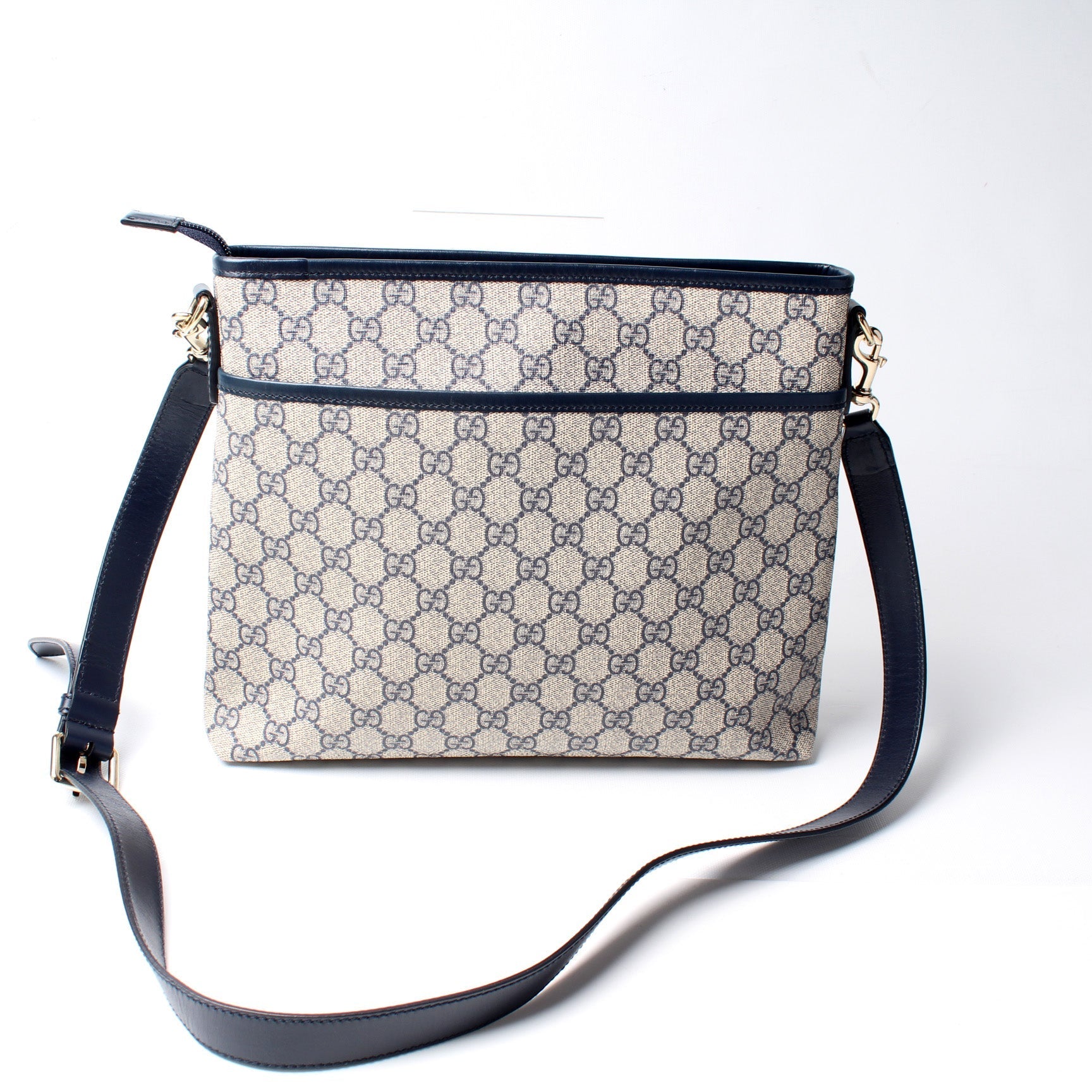 Gucci 388924 GG Supreme Crossbody Bag