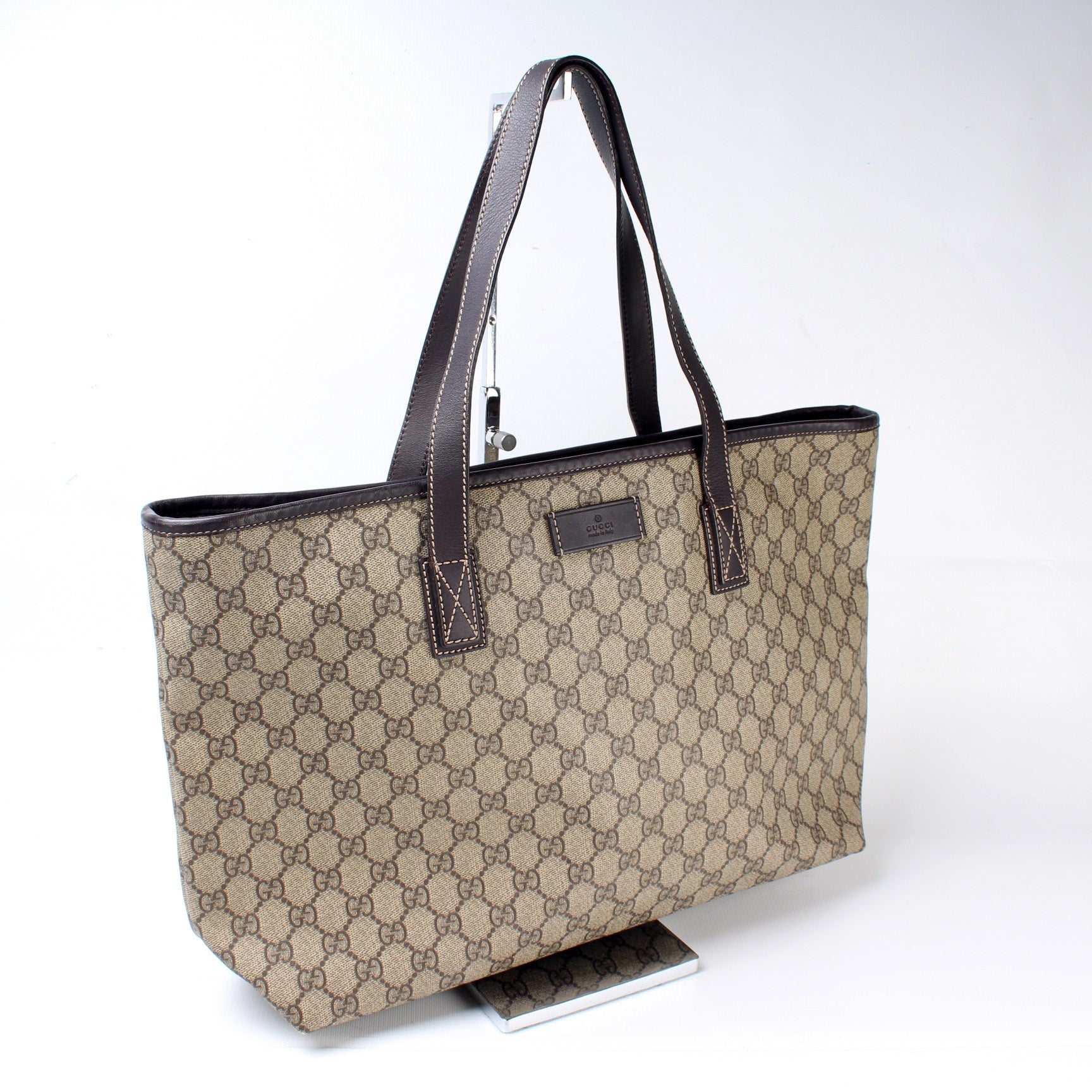 Gucci 211137 GG Supreme Medium Zip Tote Bag