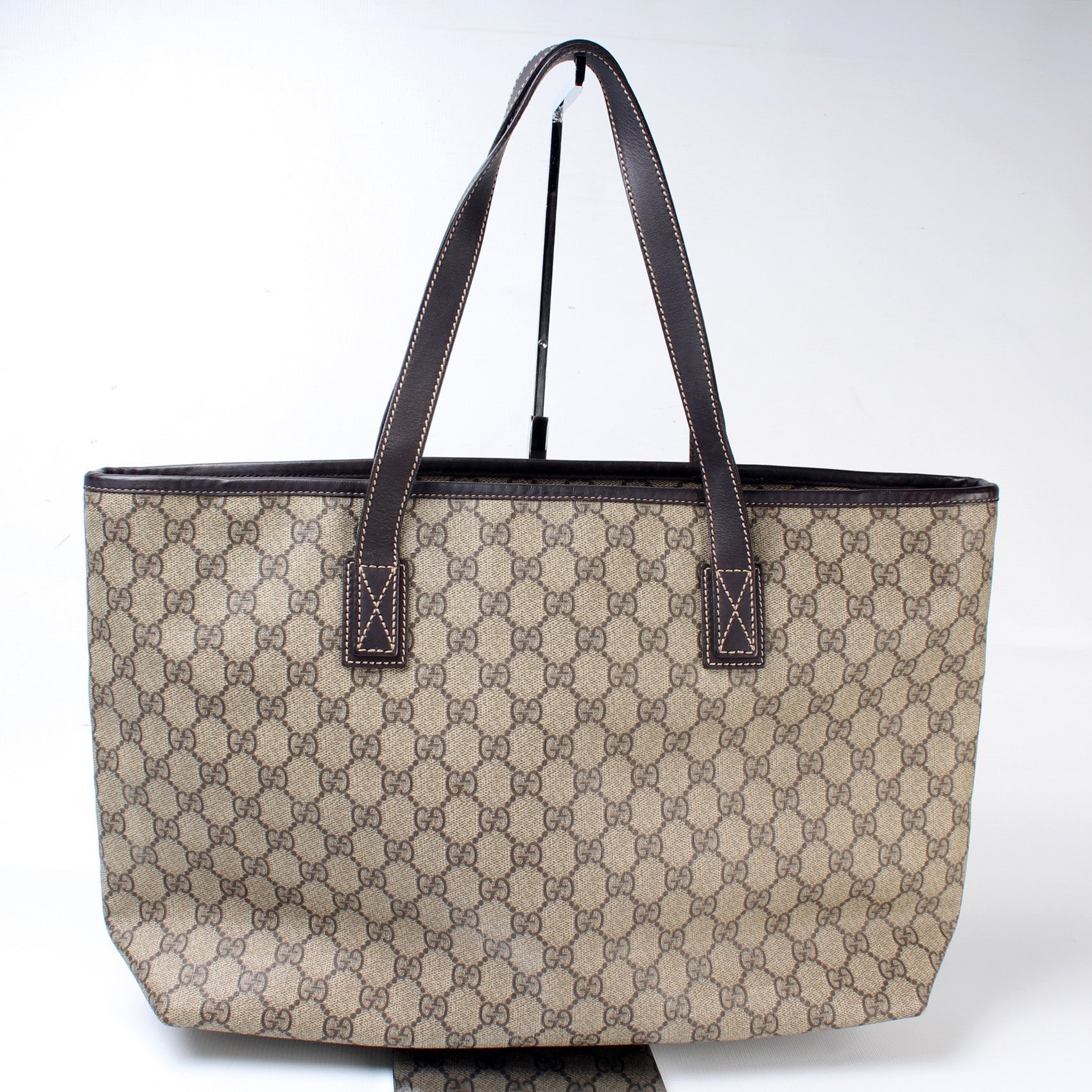 Gucci 211137 GG Supreme Medium Zip Tote Bag