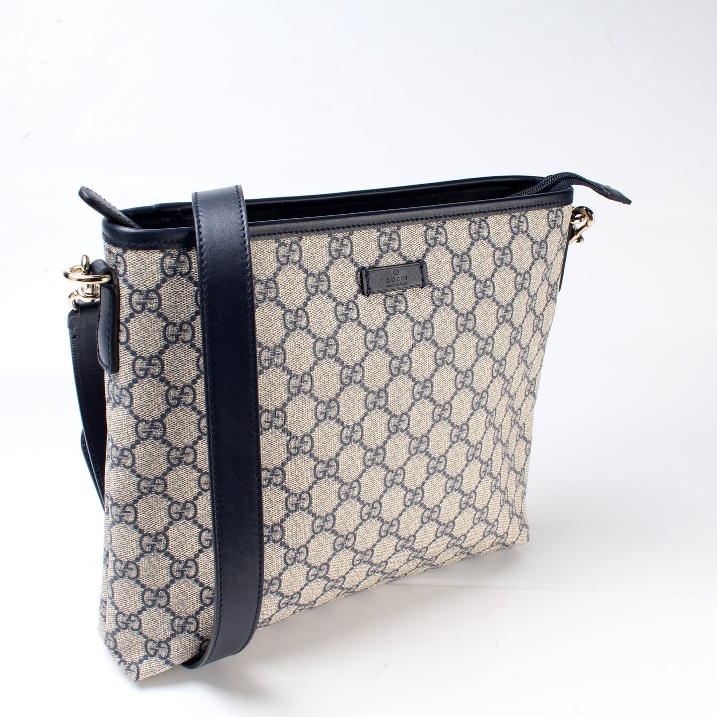 Gucci 388924 GG Supreme Crossbody Bag