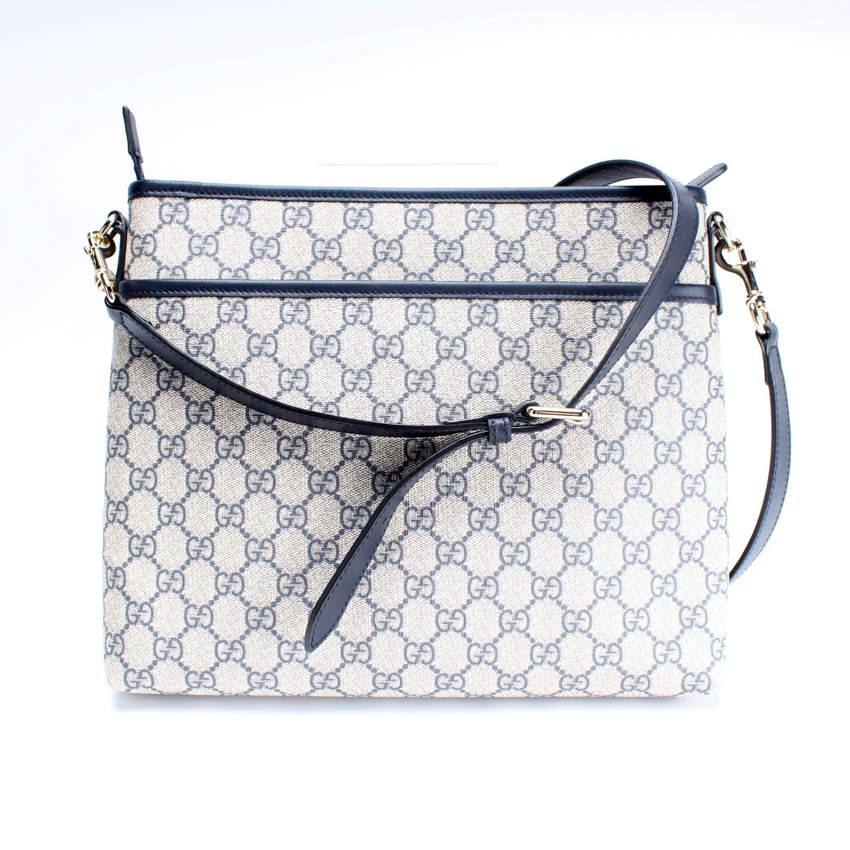 Gucci 388924 GG Supreme Crossbody Bag
