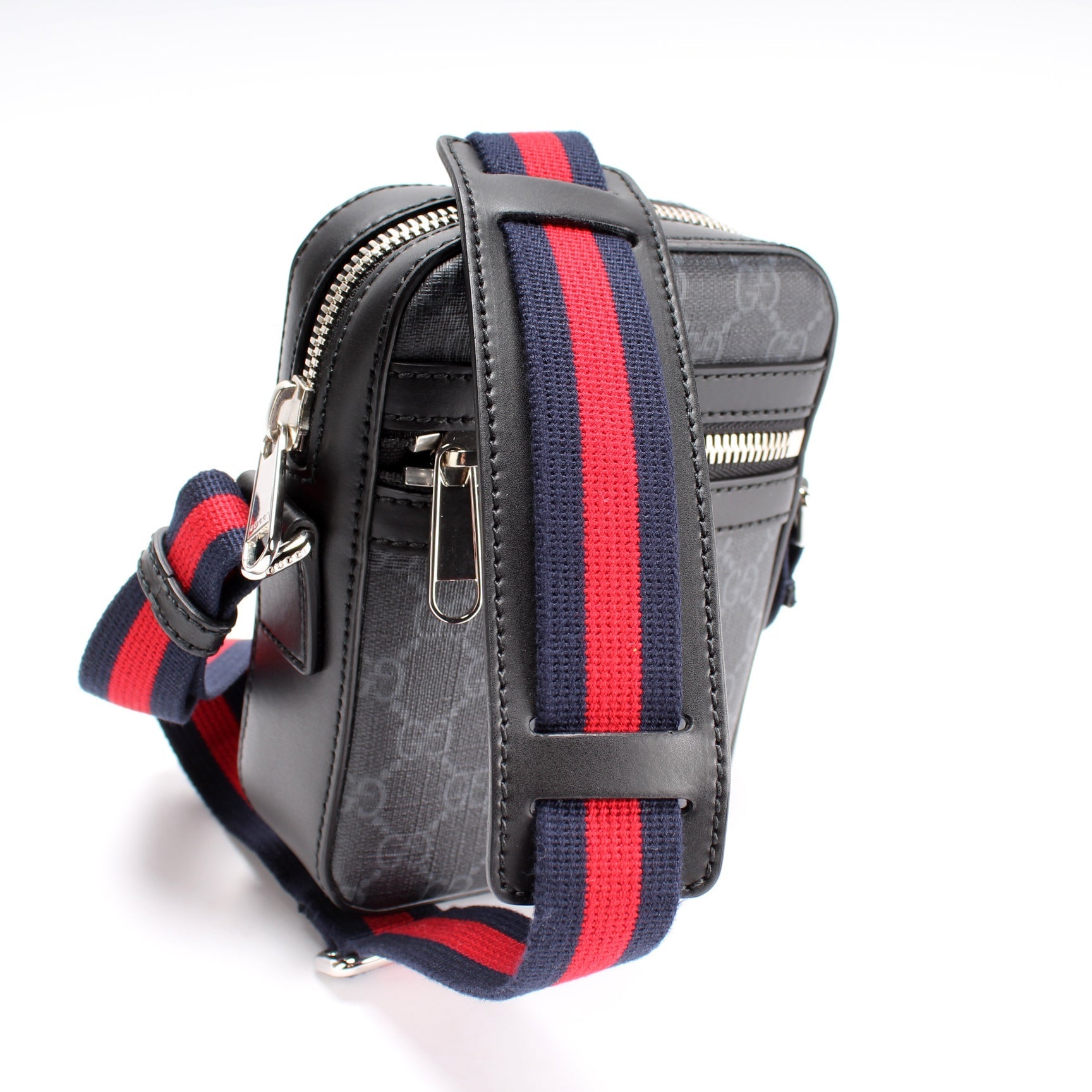 Gucci 598103 GG Supreme Messenger Bag