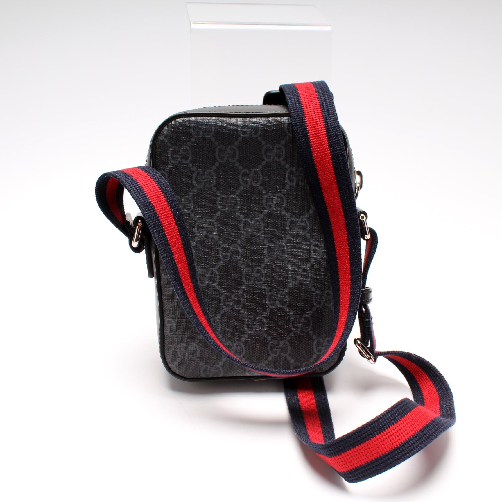 Gucci 598103 GG Supreme Messenger Bag