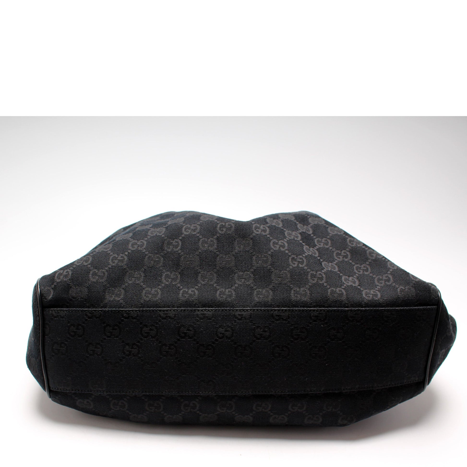 Gucci 211944 Sukey GG Canvas Medium Bag