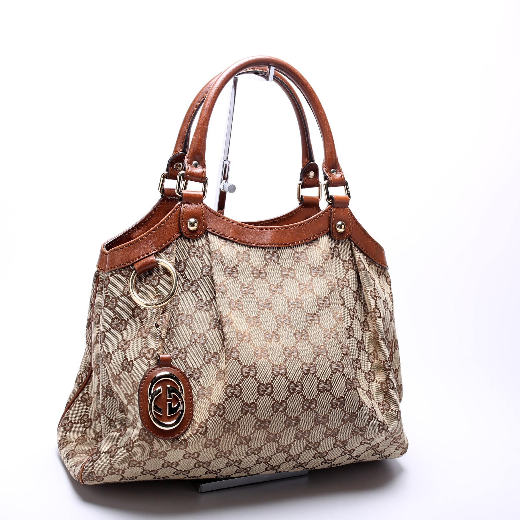 Gucci 211944 Sukey GG Canvas Medium Bag