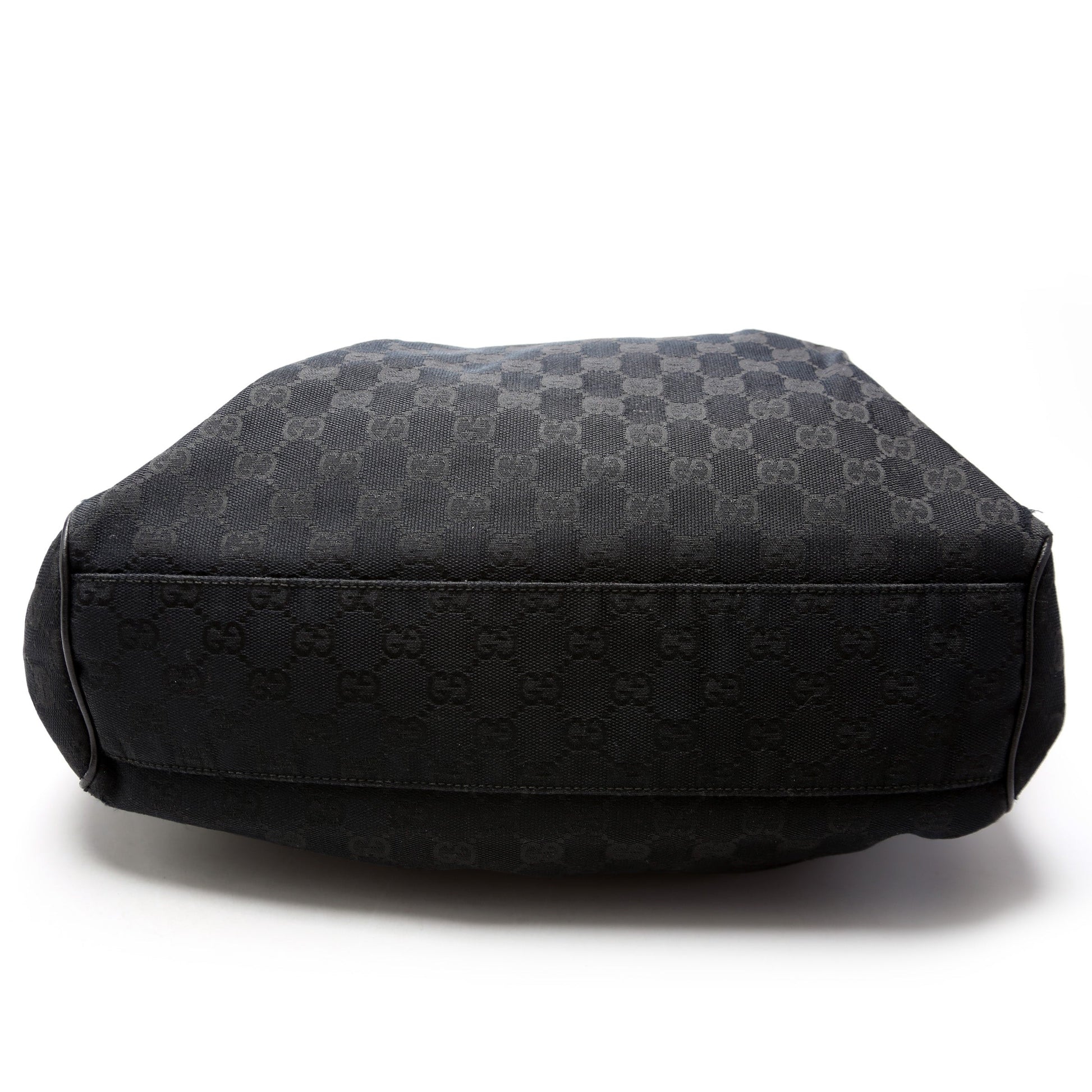Gucci 211944 Sukey GG Canvas Medium Bag