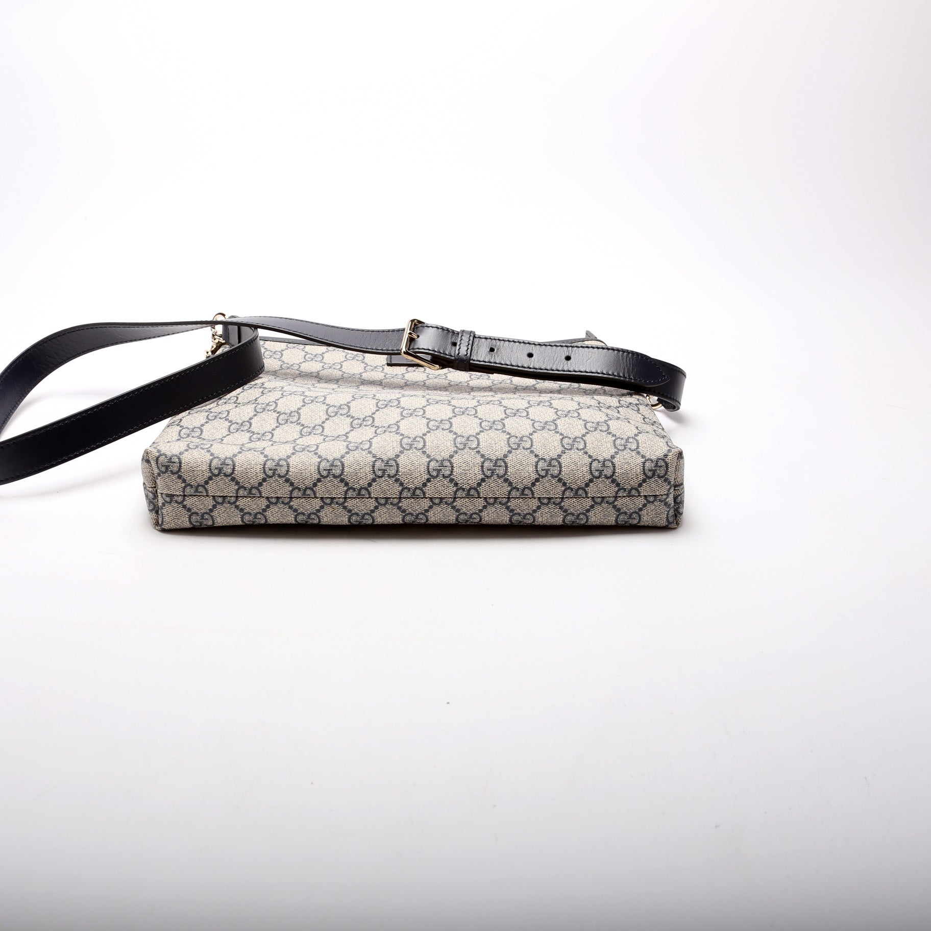 Gucci 388924 GG Supreme Crossbody Bag