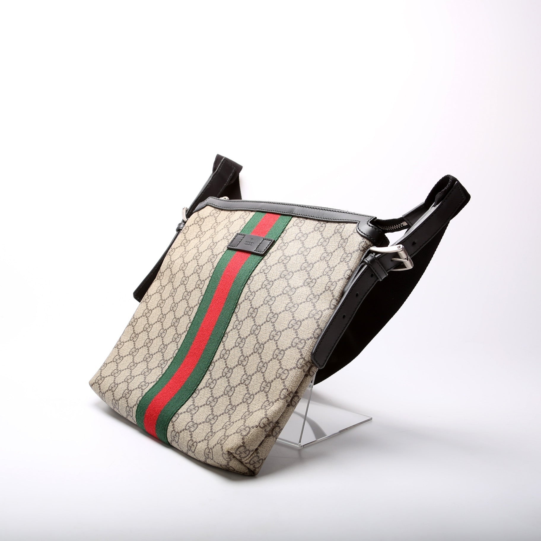 Gucci 387111 GG Supreme Web Messenger Bag