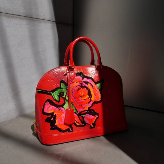 Louis Vuitton * 2009 ALMA MM VERNIS Crossbody